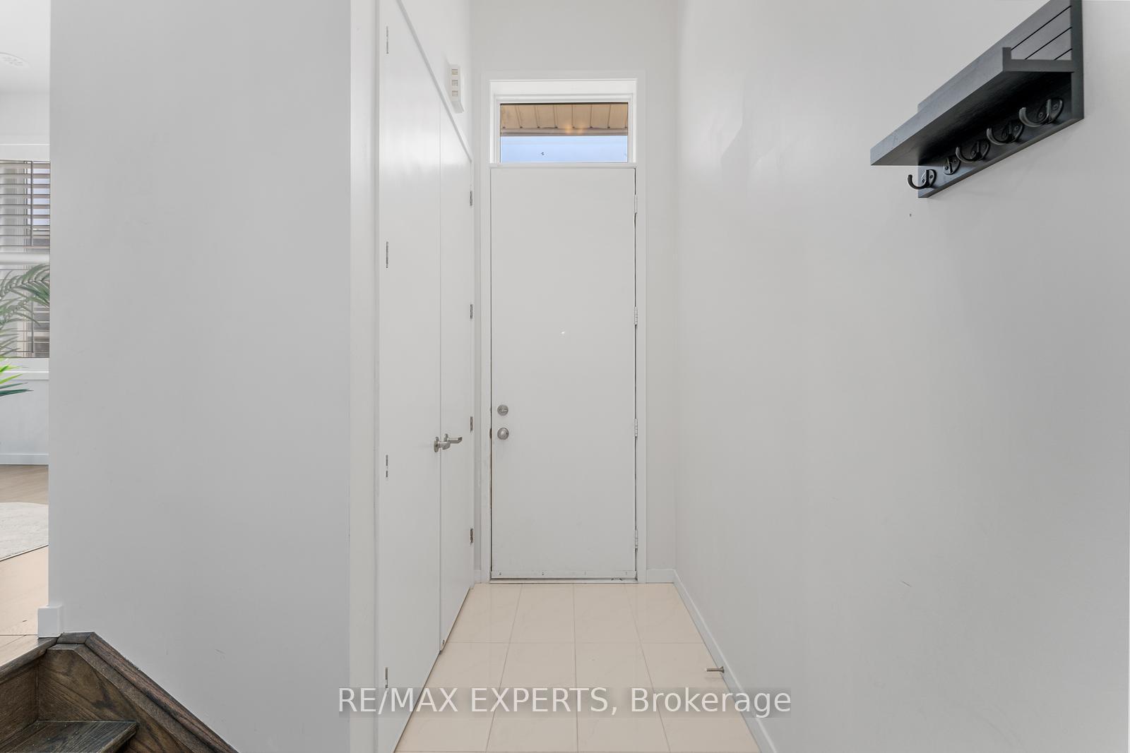 Photo 3 of 172 Sydney Circle, Vaughan, Vellore Village — HOMEH