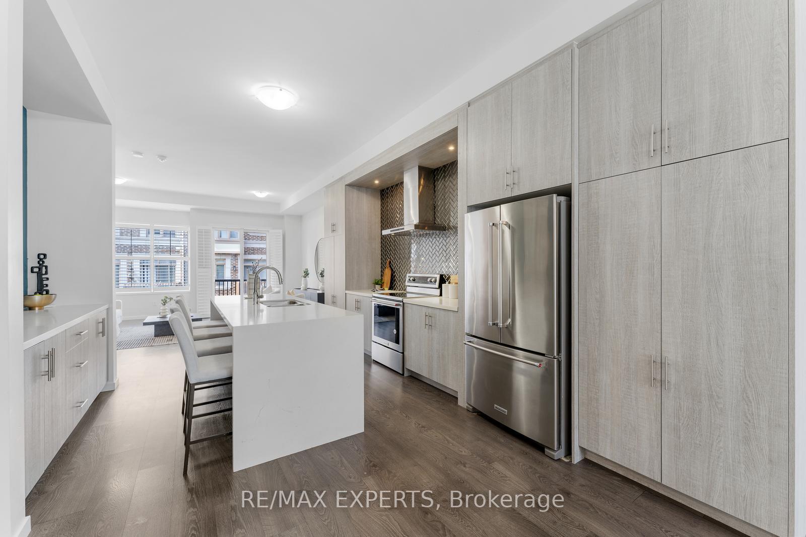 Photo 6 of 172 Sydney Circle, Vaughan, Vellore Village — HOMEH