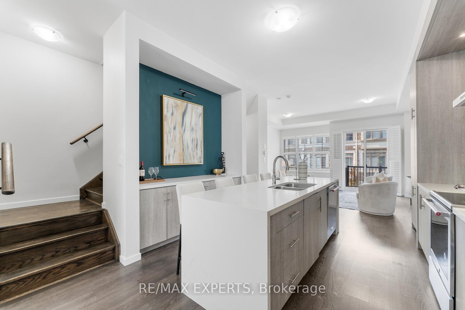 Photo 8 of 172 Sydney Circle, Vaughan, Vellore Village — HOMEH