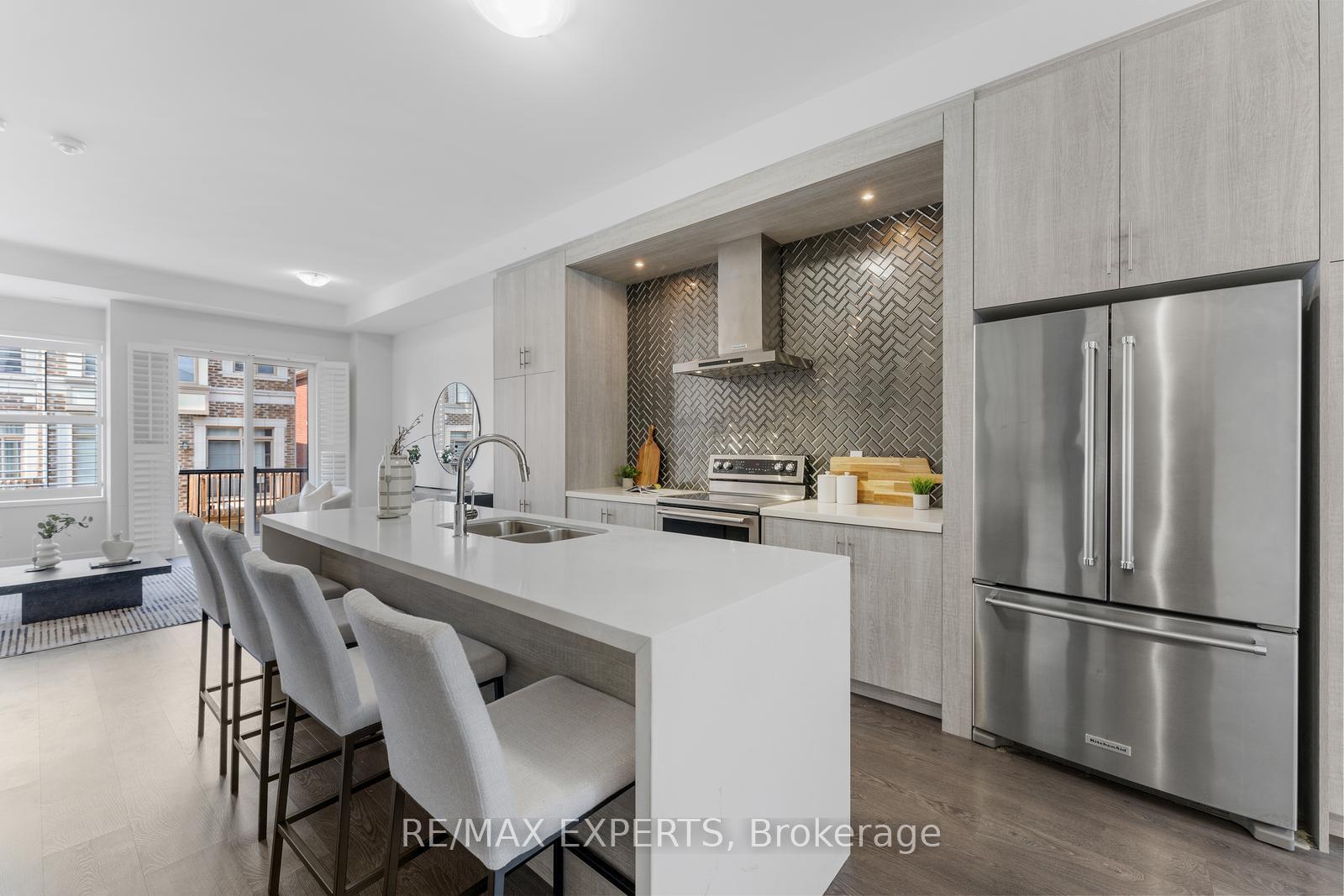 Photo 9 of 172 Sydney Circle, Vaughan, Vellore Village — HOMEH