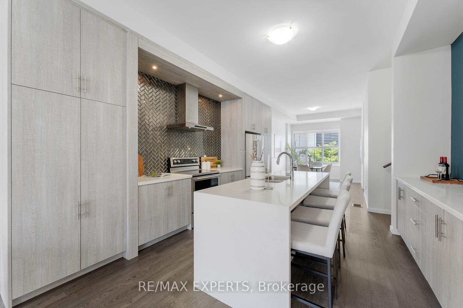 Photo 10 of 172 Sydney Circle, Vaughan, Vellore Village — HOMEH