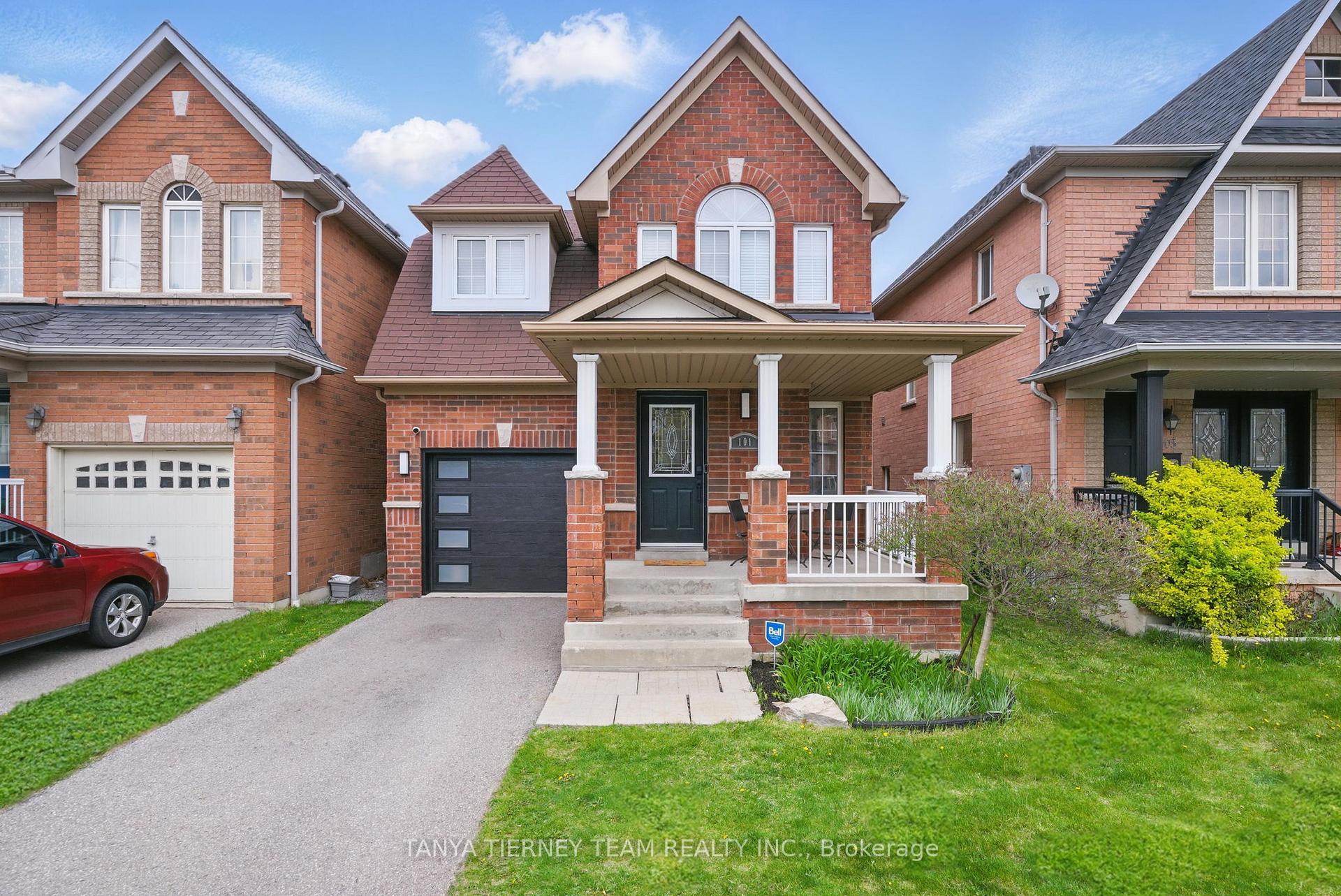 Front of 101 Oceanpearl Crescent