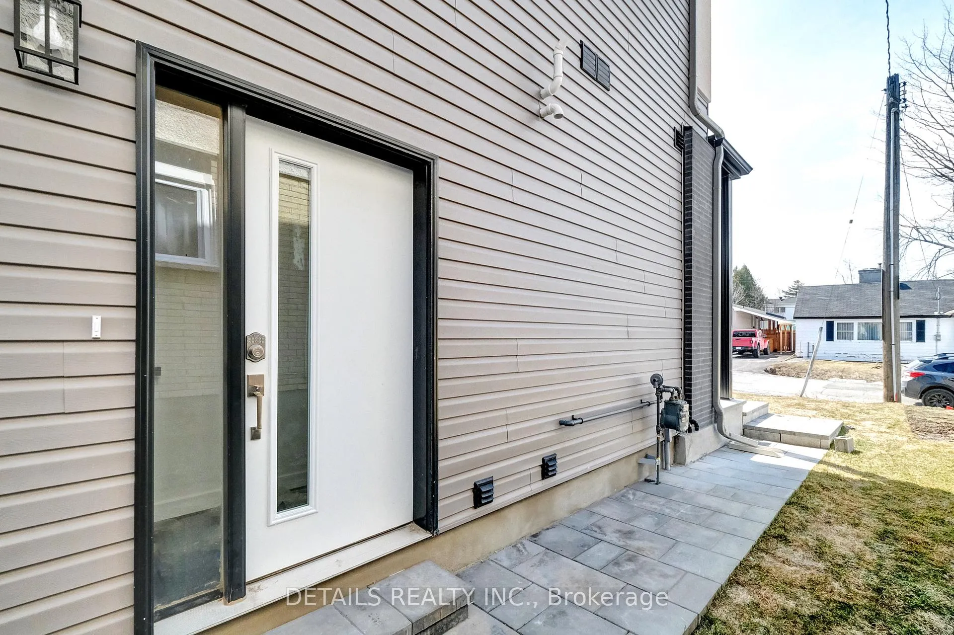 Photo 2 of Unit B, 828 B Maplewood Avenue, Ottawa, Queensway Terrace North — HOMEH