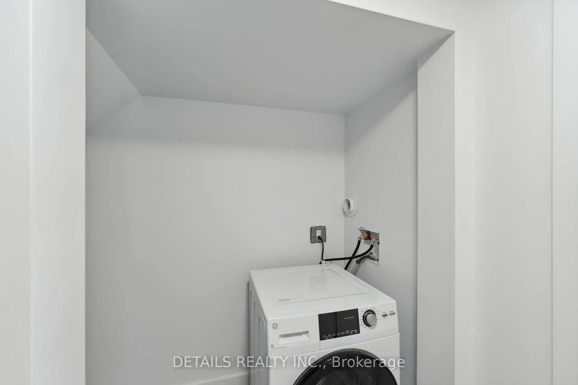 Photo 7 of Unit B, 828 B Maplewood Avenue, Ottawa, Queensway Terrace North — HOMEH