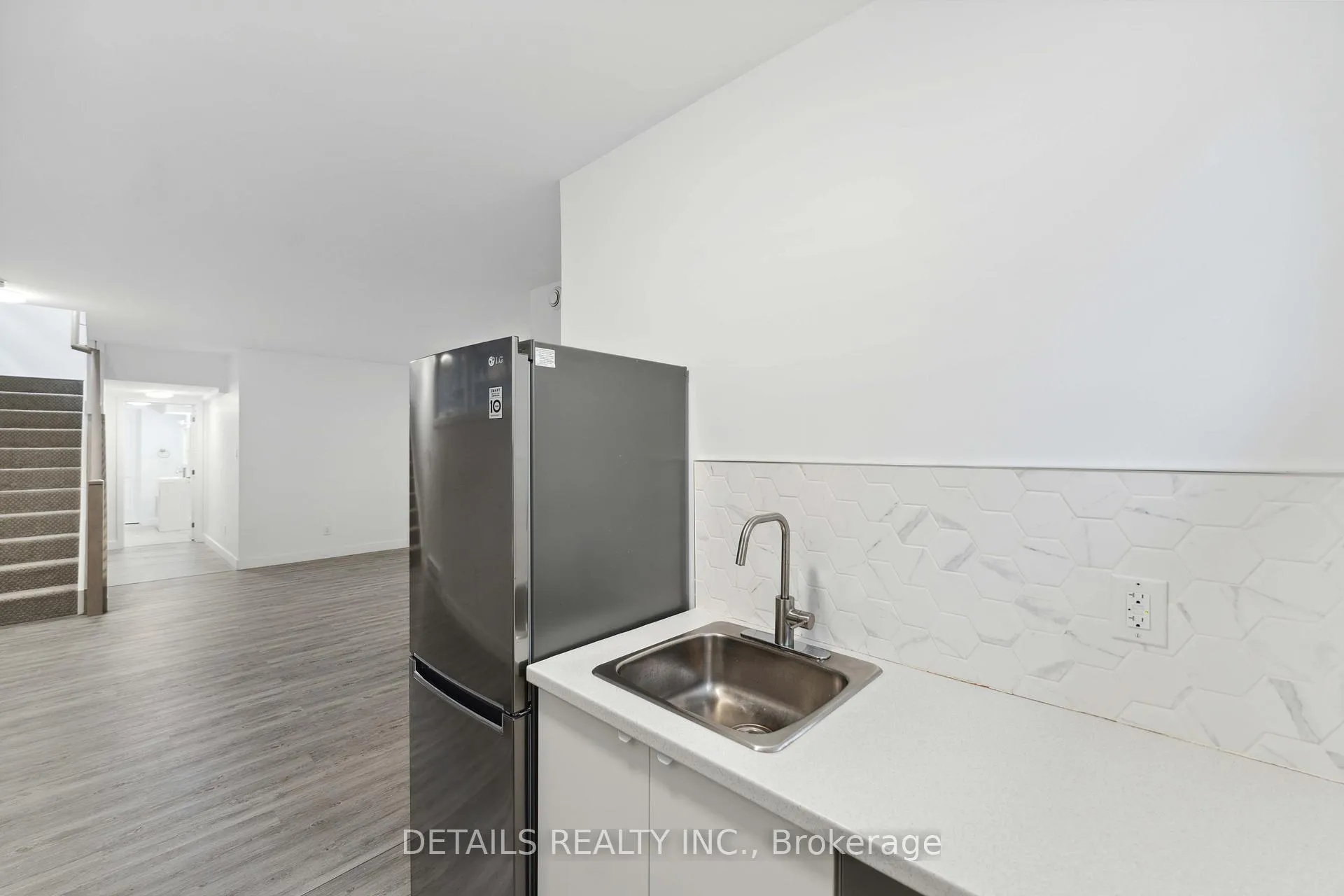 Photo 10 of Unit B, 828 B Maplewood Avenue, Ottawa, Queensway Terrace North — HOMEH