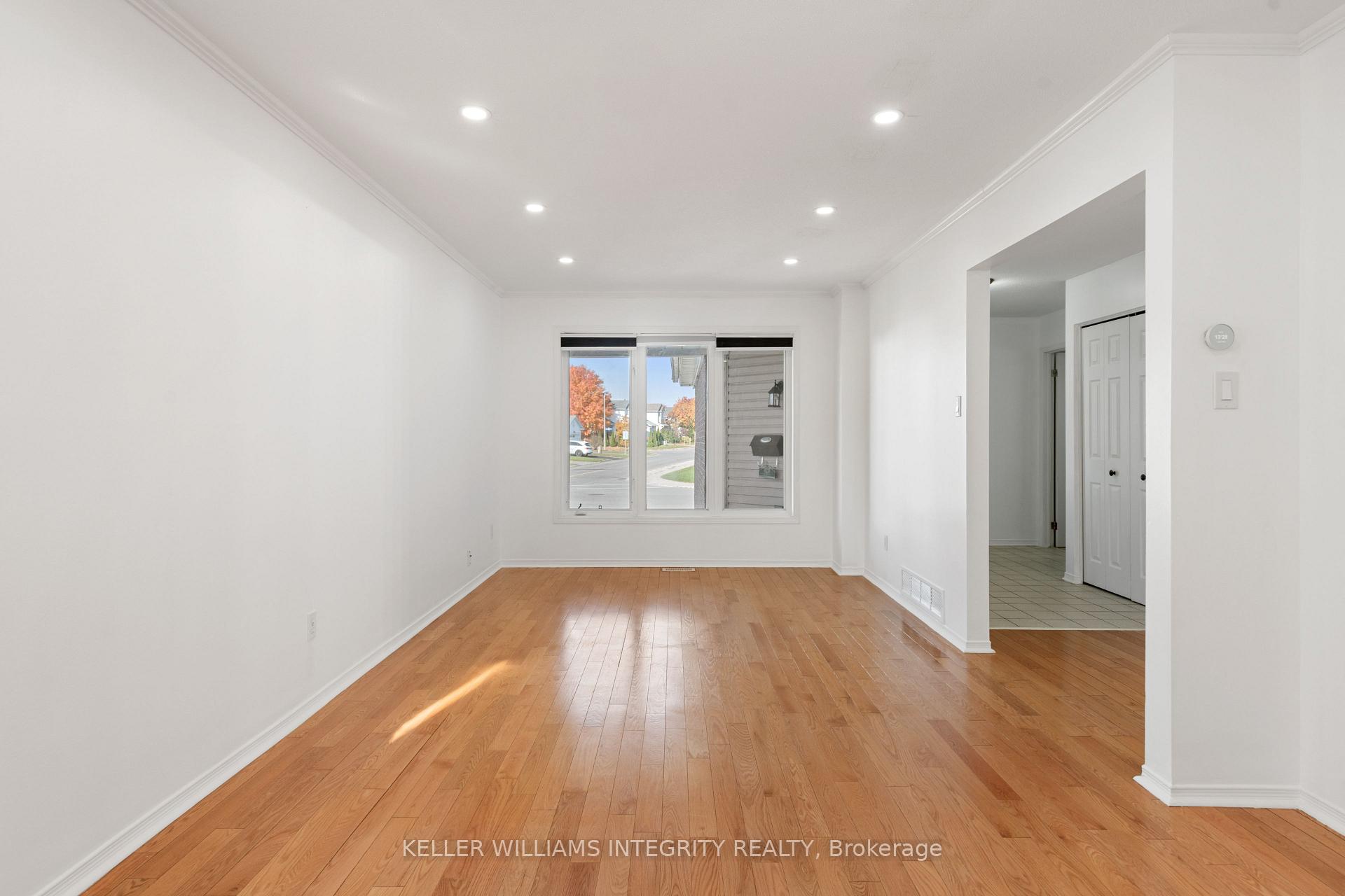 Photo 7 of 2112 Gardenway Drive, Ottawa, Fallingbrook/Gardenway South — HOMEH