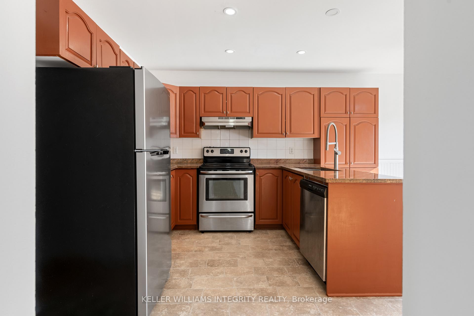 Photo 10 of 2112 Gardenway Drive, Ottawa, Fallingbrook/Gardenway South — HOMEH