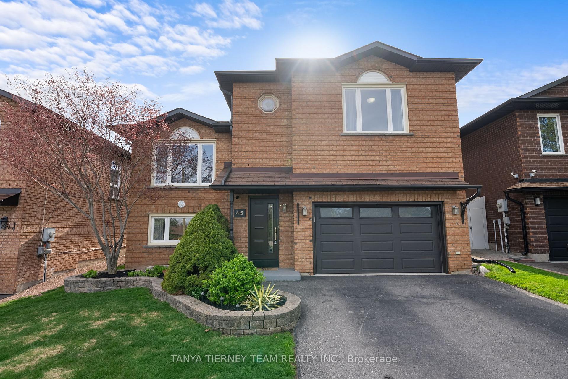 Photo 2 of 45 Limestone Crescent, Whitby, Pringle Creek — HOMEH