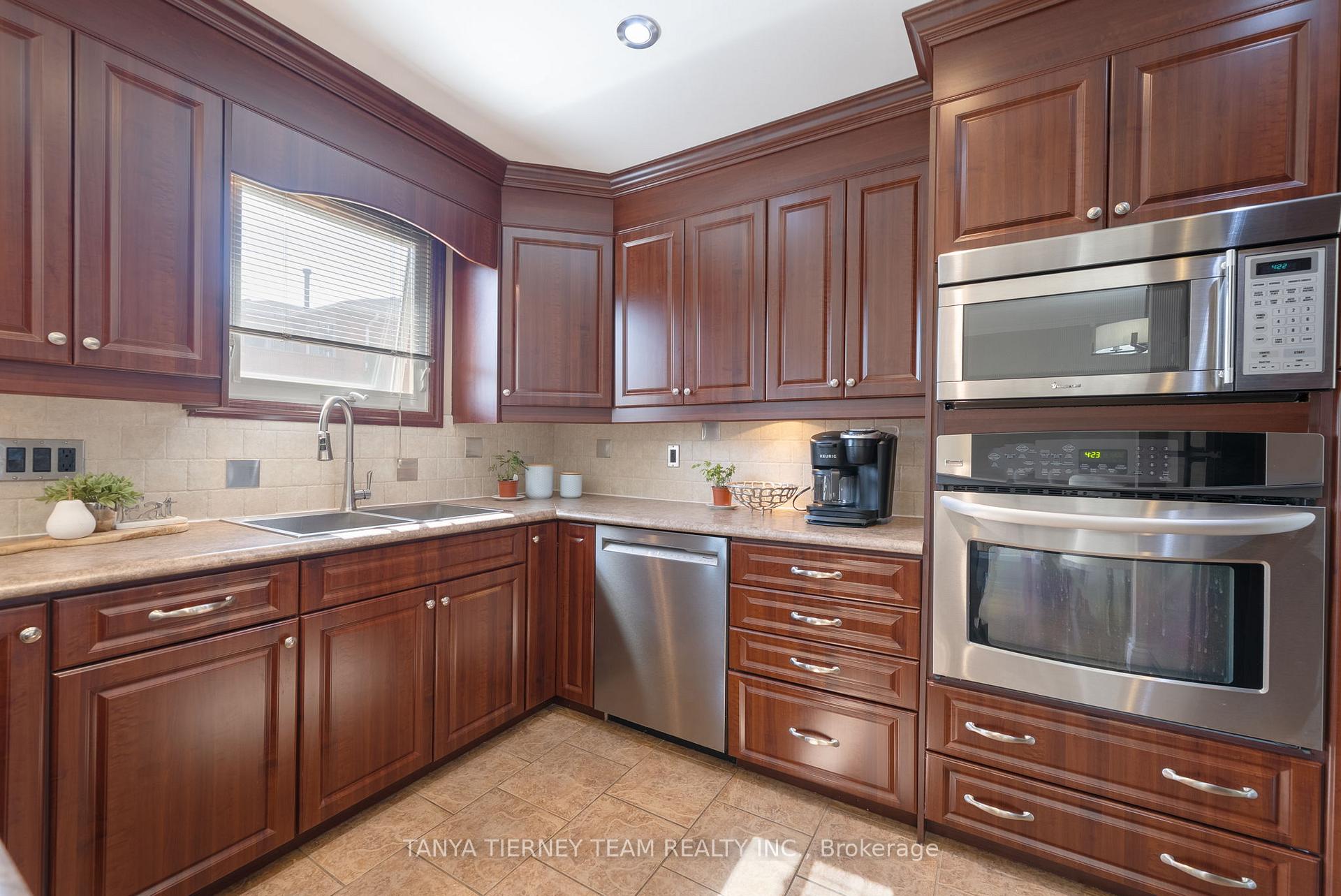 Photo 16 of 45 Limestone Crescent, Whitby, Pringle Creek — HOMEH