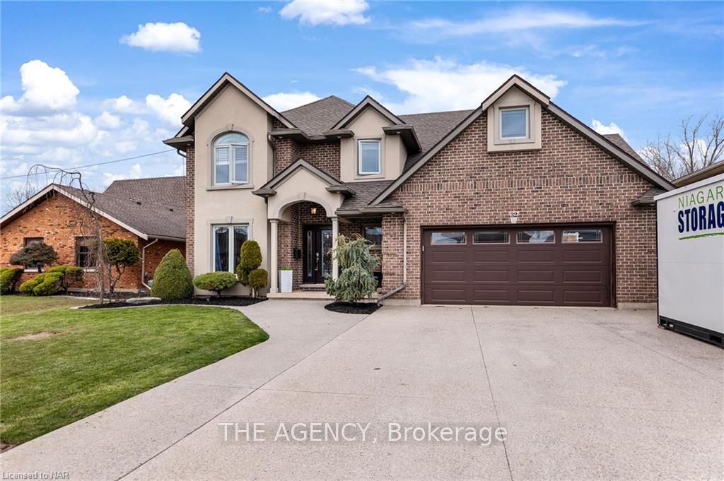 Front of 32 Glenwood Parkway