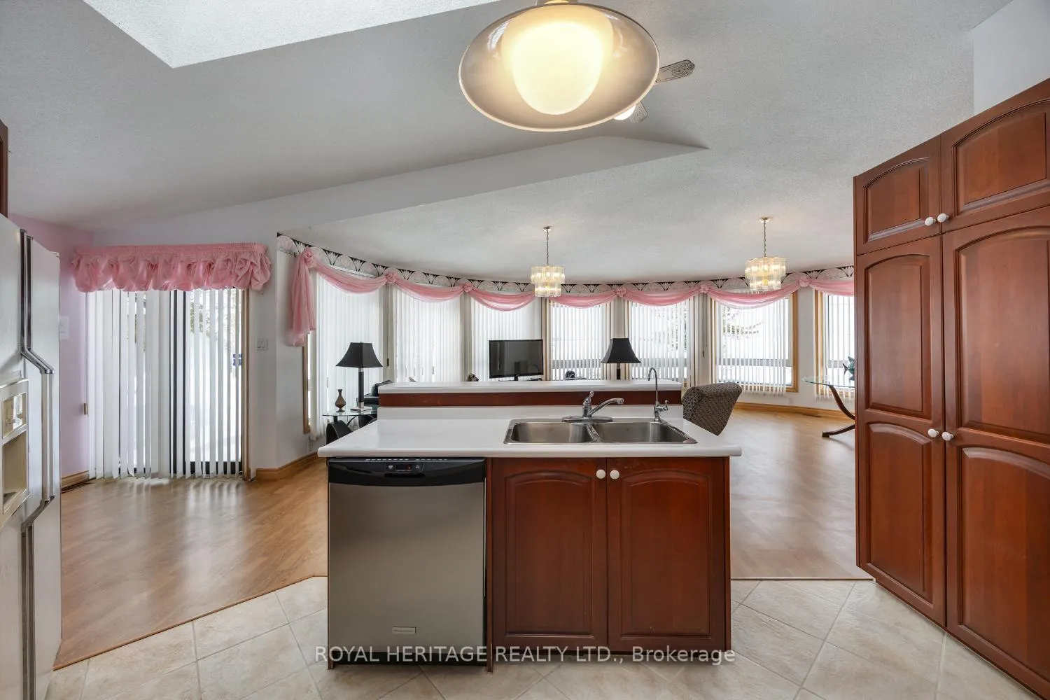 Photo 14 of 31 Wellington Street, Brock, Beaverton — HOMEH
