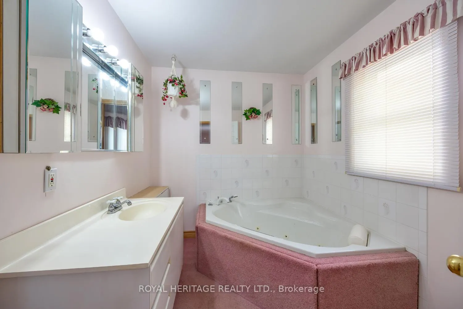 Photo 22 of 31 Wellington Street, Brock, Beaverton — HOMEH