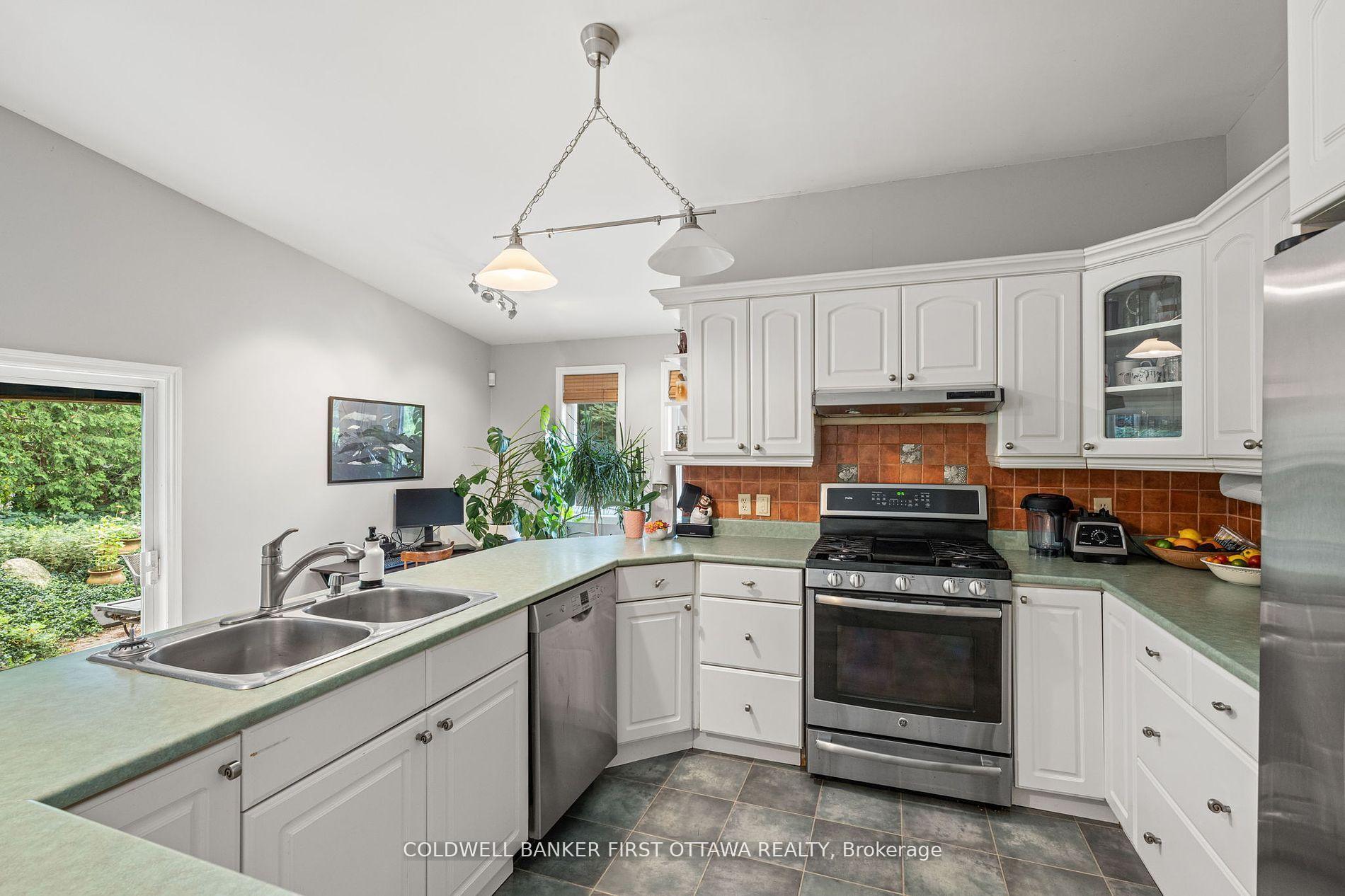 Photo 15 of 2704 Don Street, Ottawa, Britannia — HOMEH