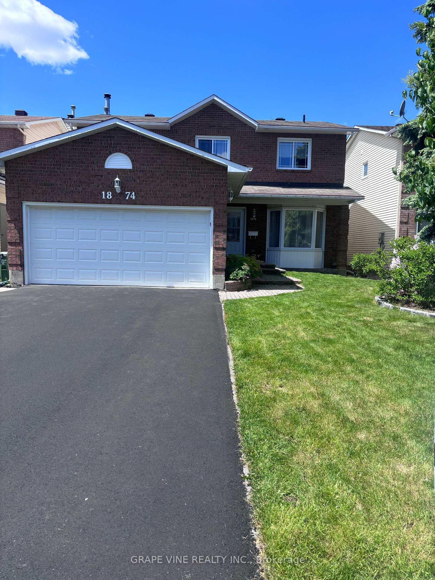 Photo 2 of 1874 Leclair Crescent, Ottawa, Queenswood Heights South — HOMEH