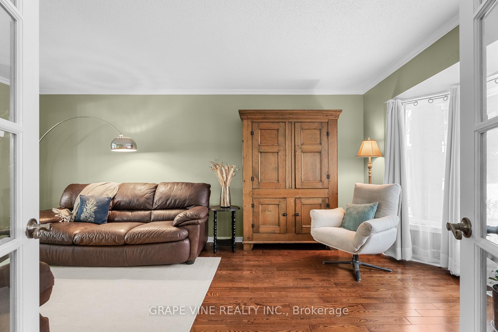 Photo 5 of 1874 Leclair Crescent, Ottawa, Queenswood Heights South — HOMEH