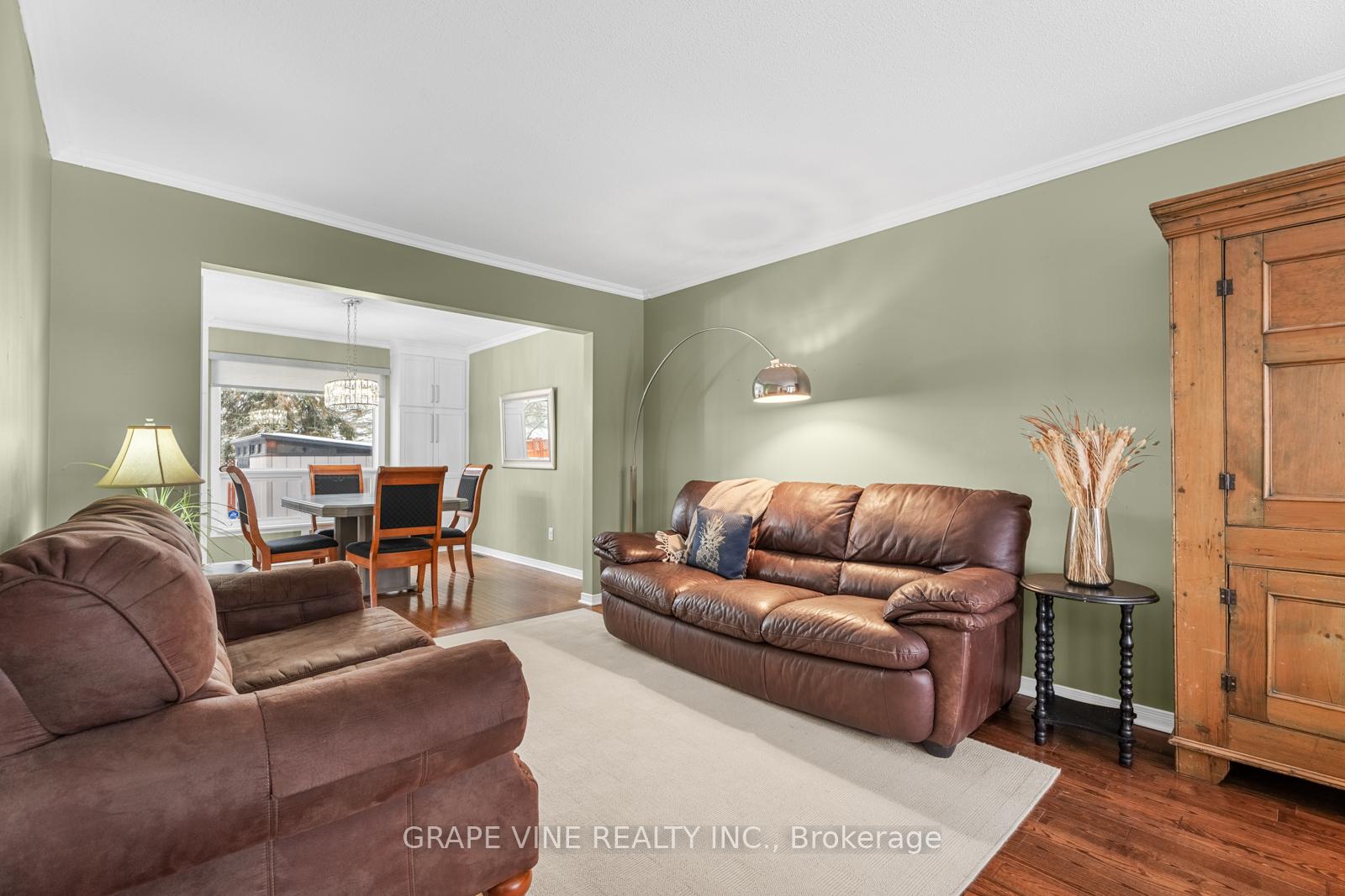 Photo 6 of 1874 Leclair Crescent, Ottawa, Queenswood Heights South — HOMEH