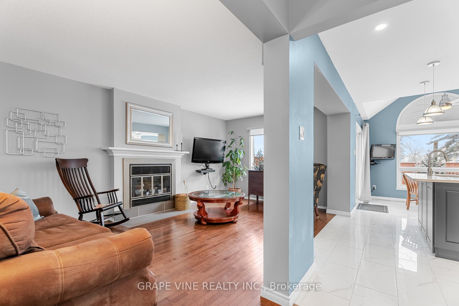 Photo 9 of 1874 Leclair Crescent, Ottawa, Queenswood Heights South — HOMEH