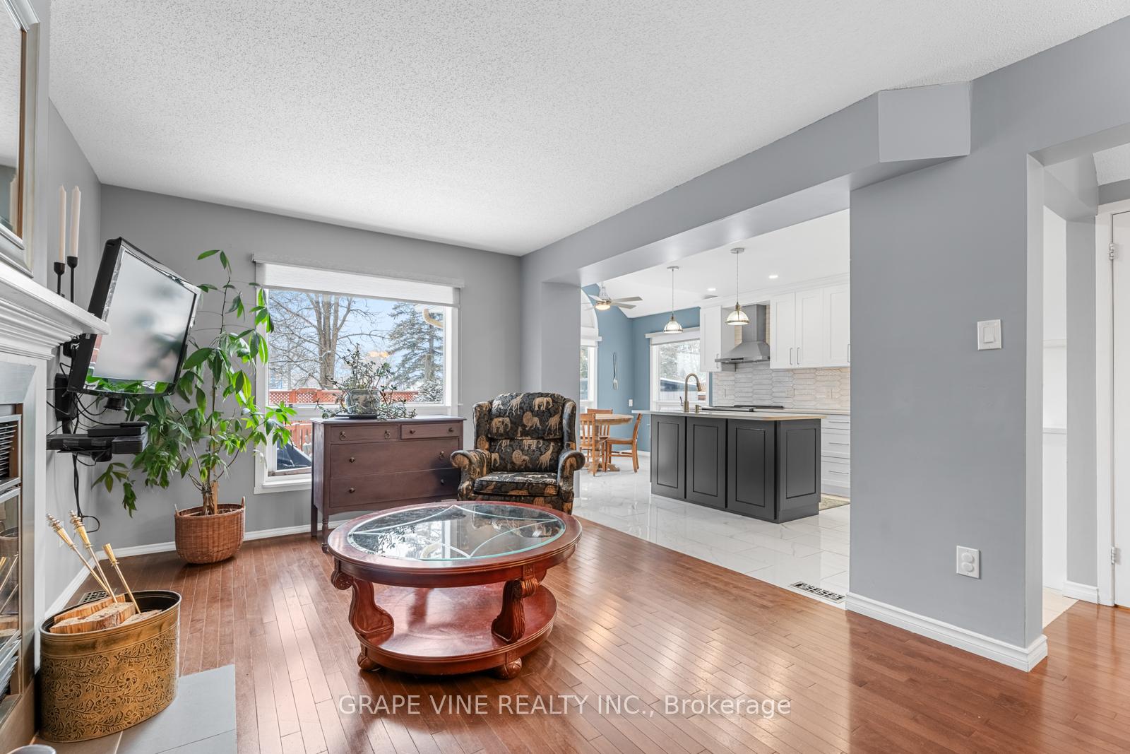 Photo 11 of 1874 Leclair Crescent, Ottawa, Queenswood Heights South — HOMEH