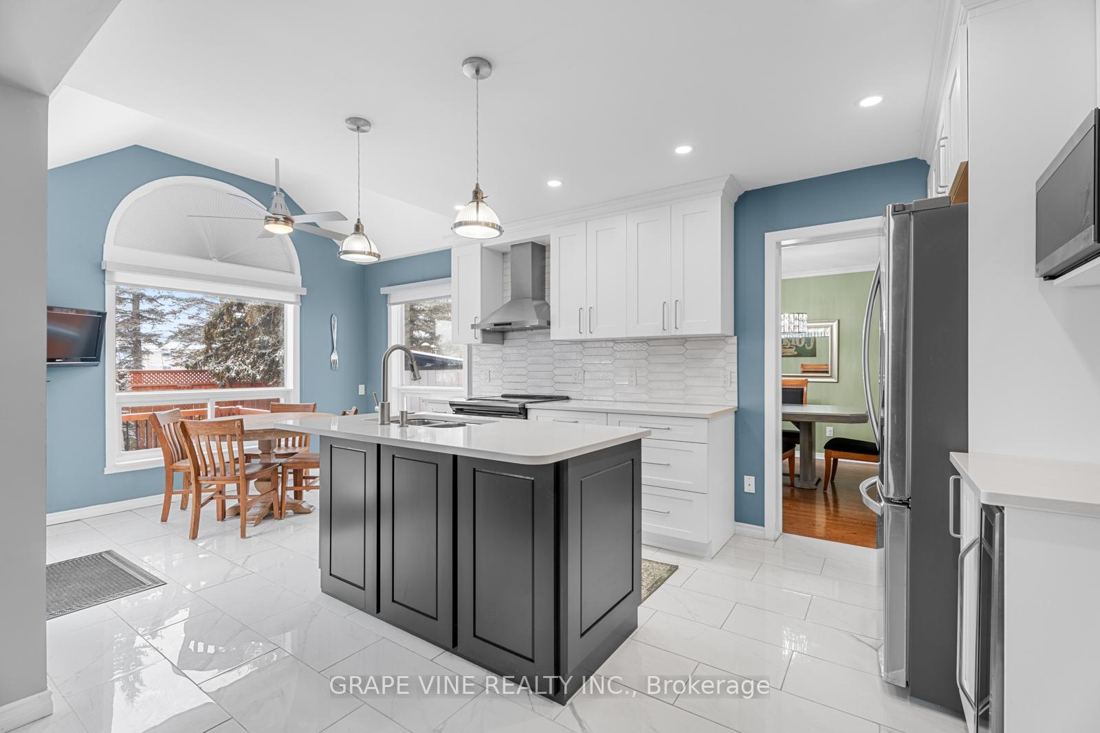 Photo 13 of 1874 Leclair Crescent, Ottawa, Queenswood Heights South — HOMEH