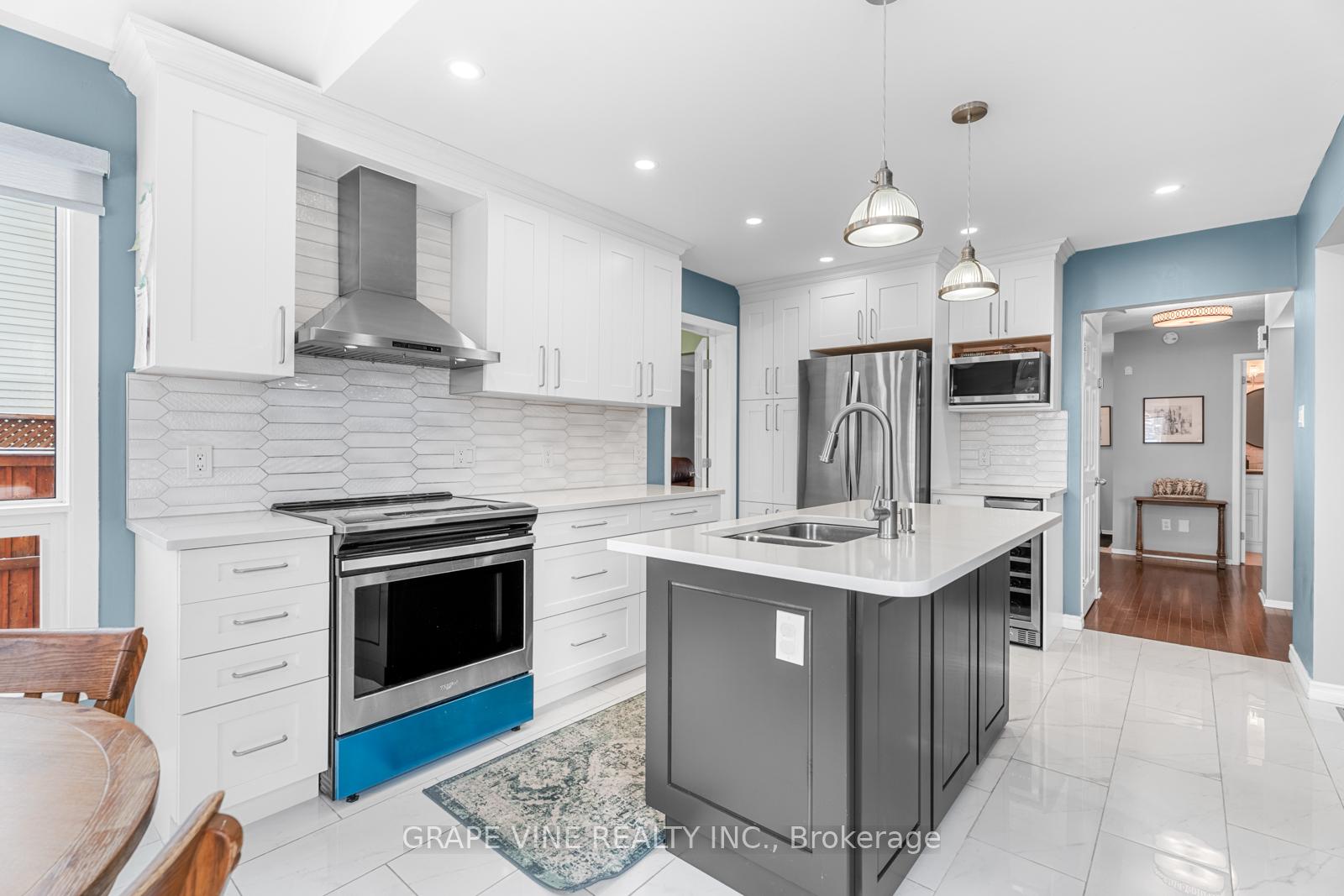 Photo 14 of 1874 Leclair Crescent, Ottawa, Queenswood Heights South — HOMEH