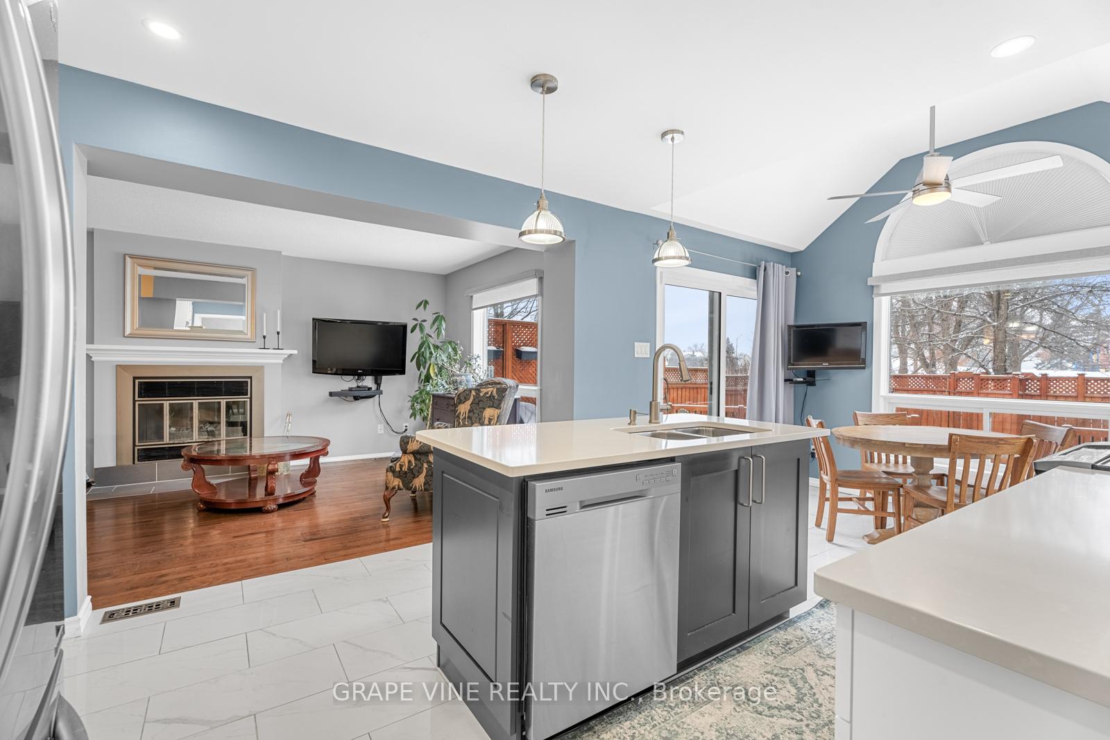 Photo 16 of 1874 Leclair Crescent, Ottawa, Queenswood Heights South — HOMEH