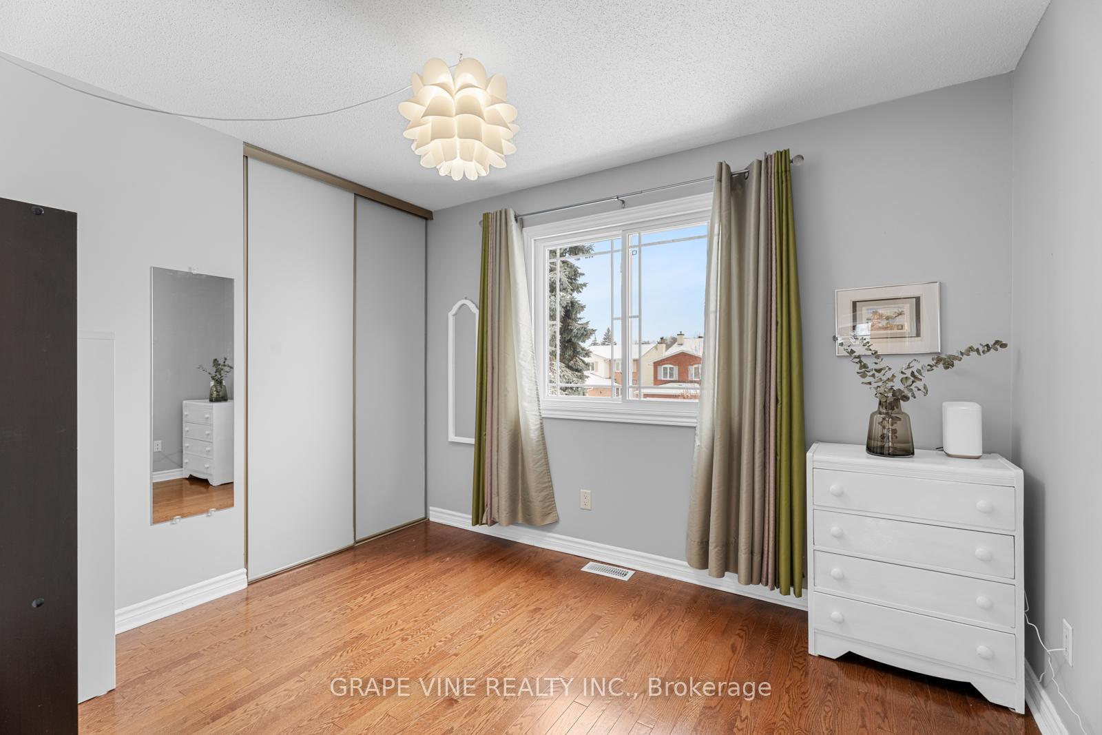 Photo 28 of 1874 Leclair Crescent, Ottawa, Queenswood Heights South — HOMEH