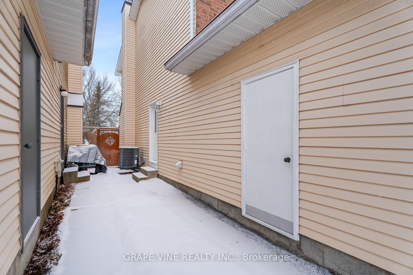 Photo 35 of 1874 Leclair Crescent, Ottawa, Queenswood Heights South — HOMEH