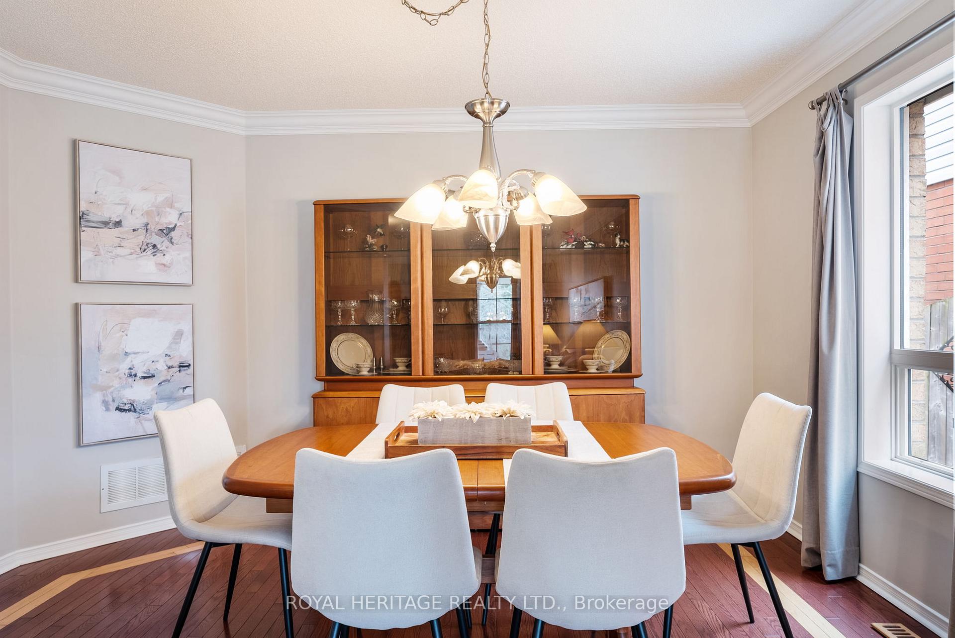 Photo 10 of 21 Dalebrooke Crescent, Whitby, Williamsburg — HOMEH