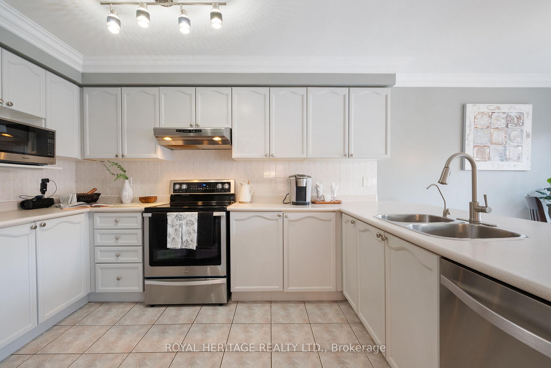 Photo 14 of 21 Dalebrooke Crescent, Whitby, Williamsburg — HOMEH