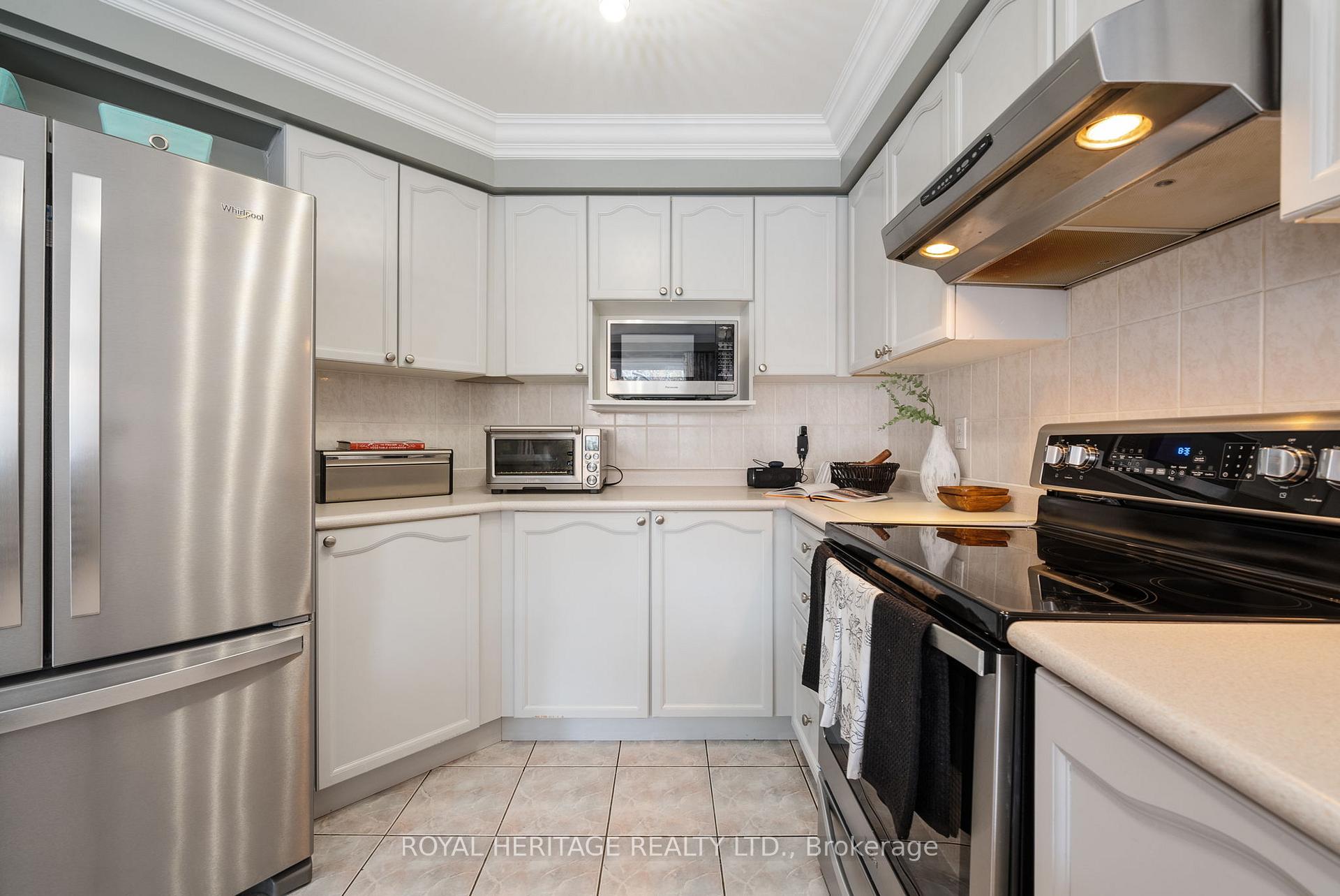 Photo 15 of 21 Dalebrooke Crescent, Whitby, Williamsburg — HOMEH