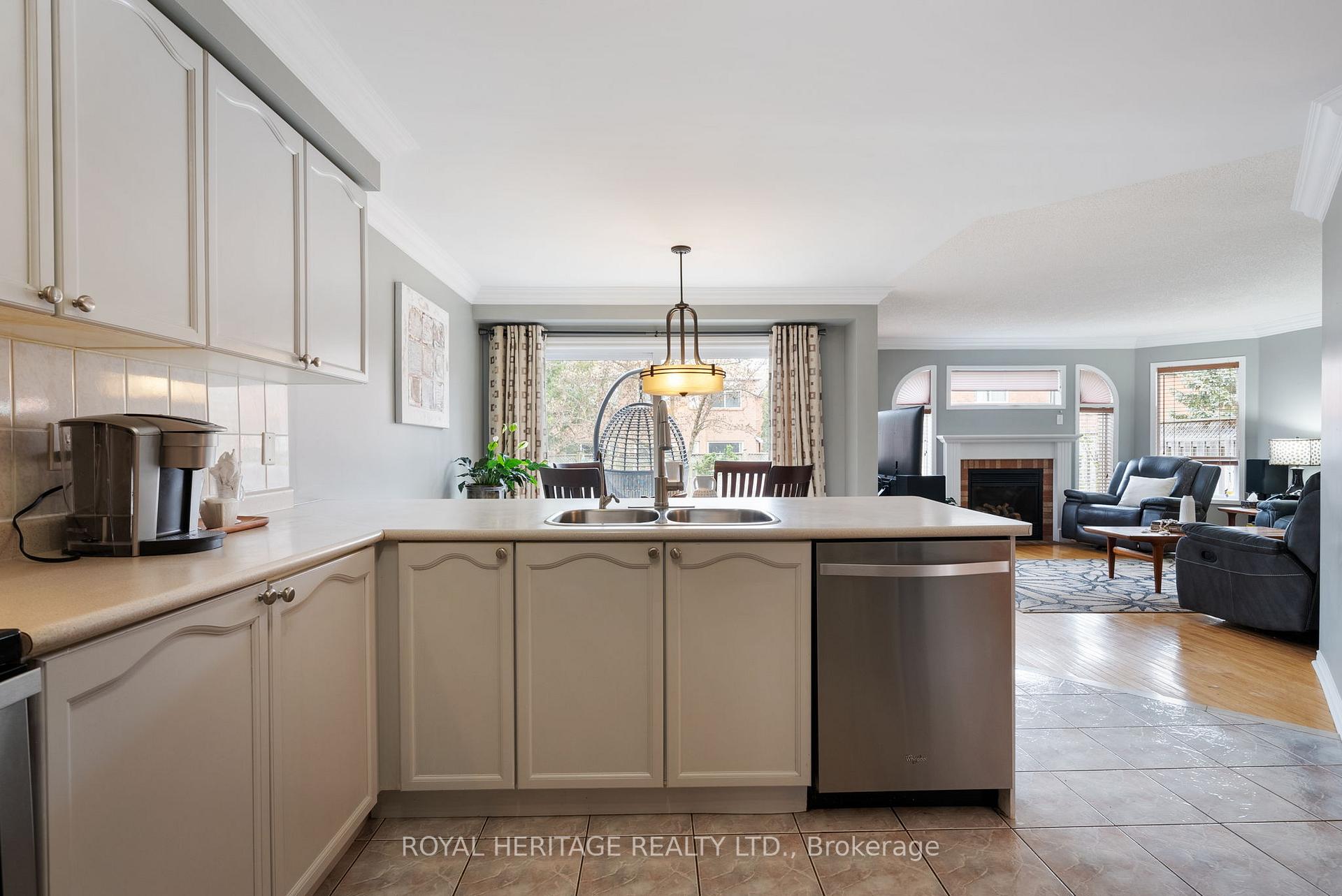 Photo 16 of 21 Dalebrooke Crescent, Whitby, Williamsburg — HOMEH