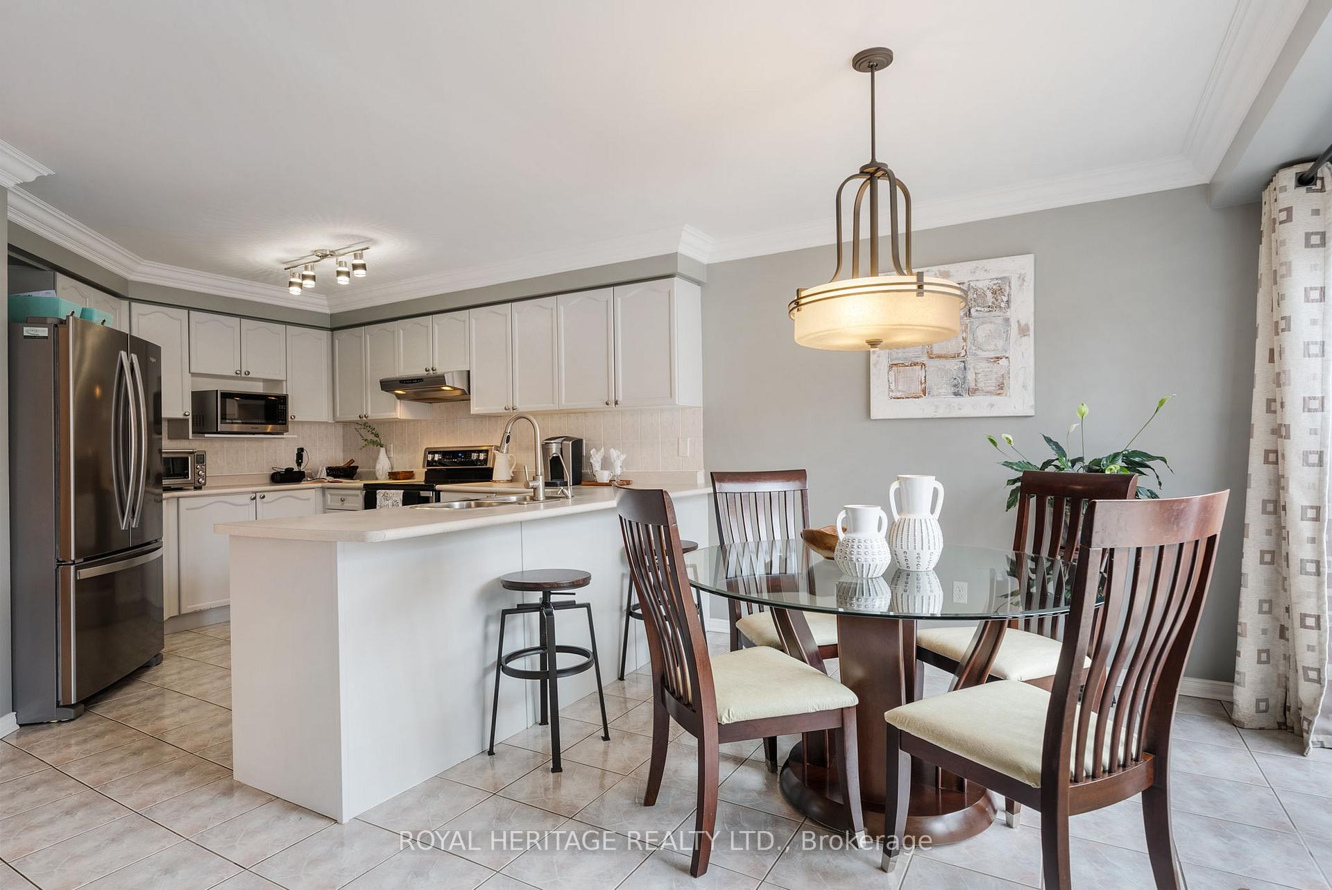 Photo 17 of 21 Dalebrooke Crescent, Whitby, Williamsburg — HOMEH