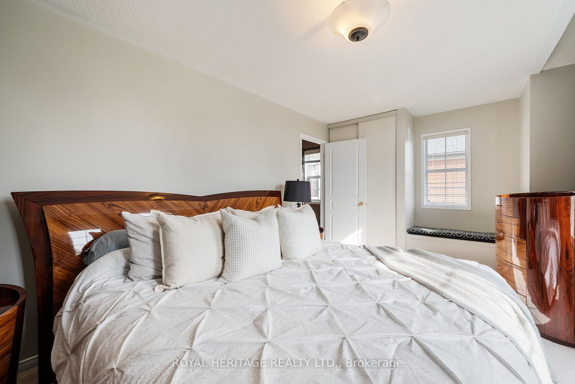 Photo 35 of 21 Dalebrooke Crescent, Whitby, Williamsburg — HOMEH