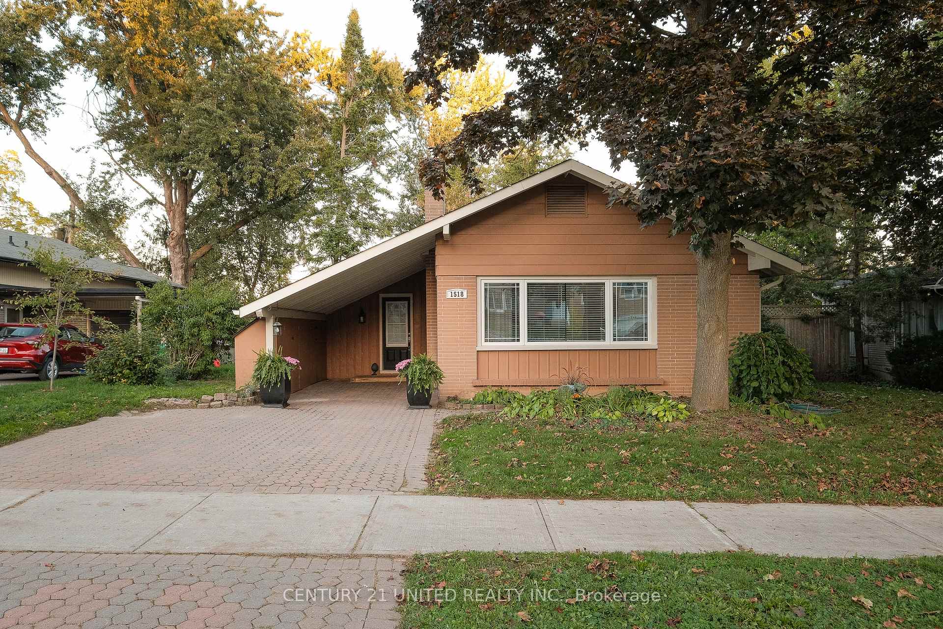 Photo 2 of 1518 Westbrook Drive, Peterborough, Monaghan Ward 2 — HOMEH