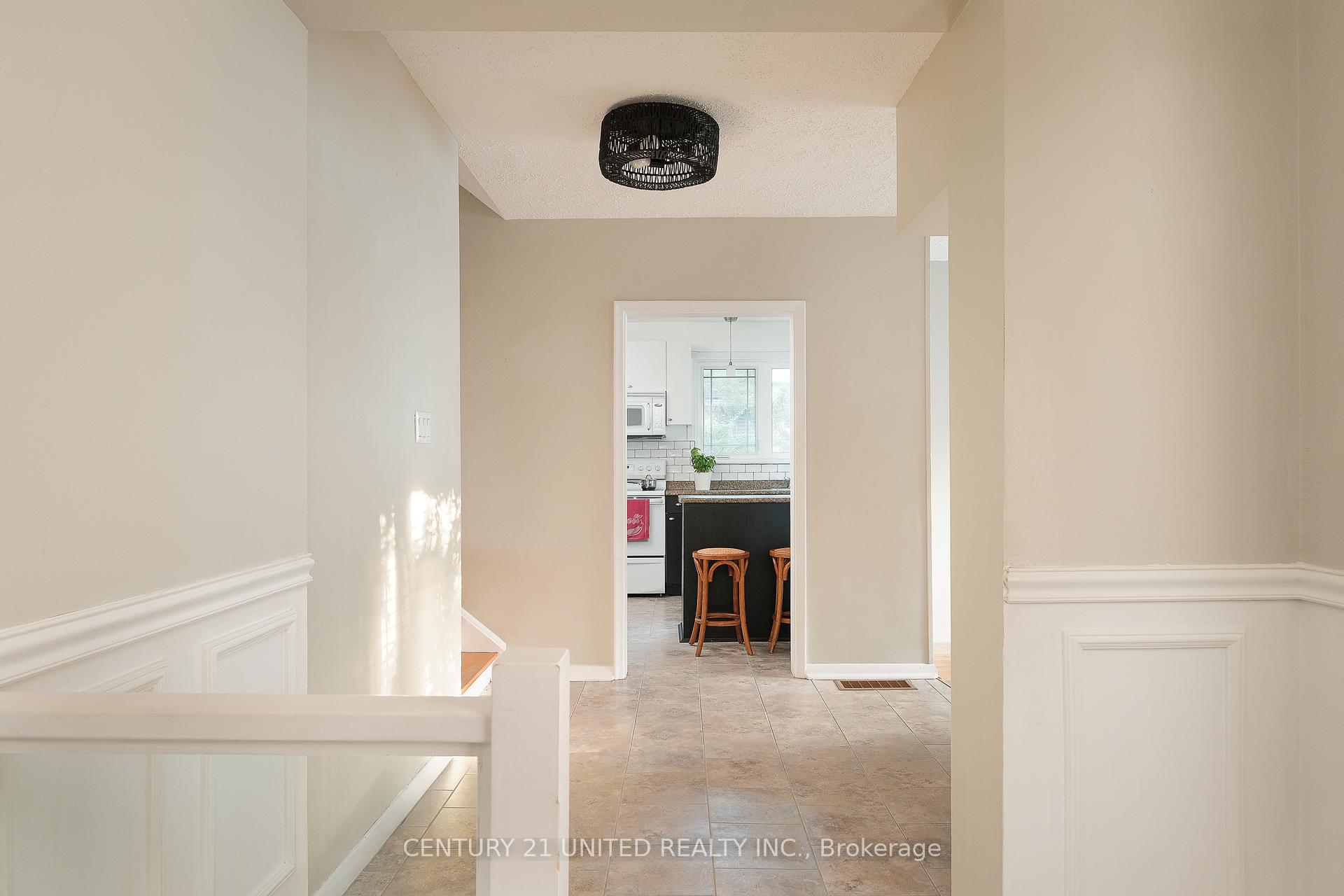 Photo 3 of 1518 Westbrook Drive, Peterborough, Monaghan Ward 2 — HOMEH