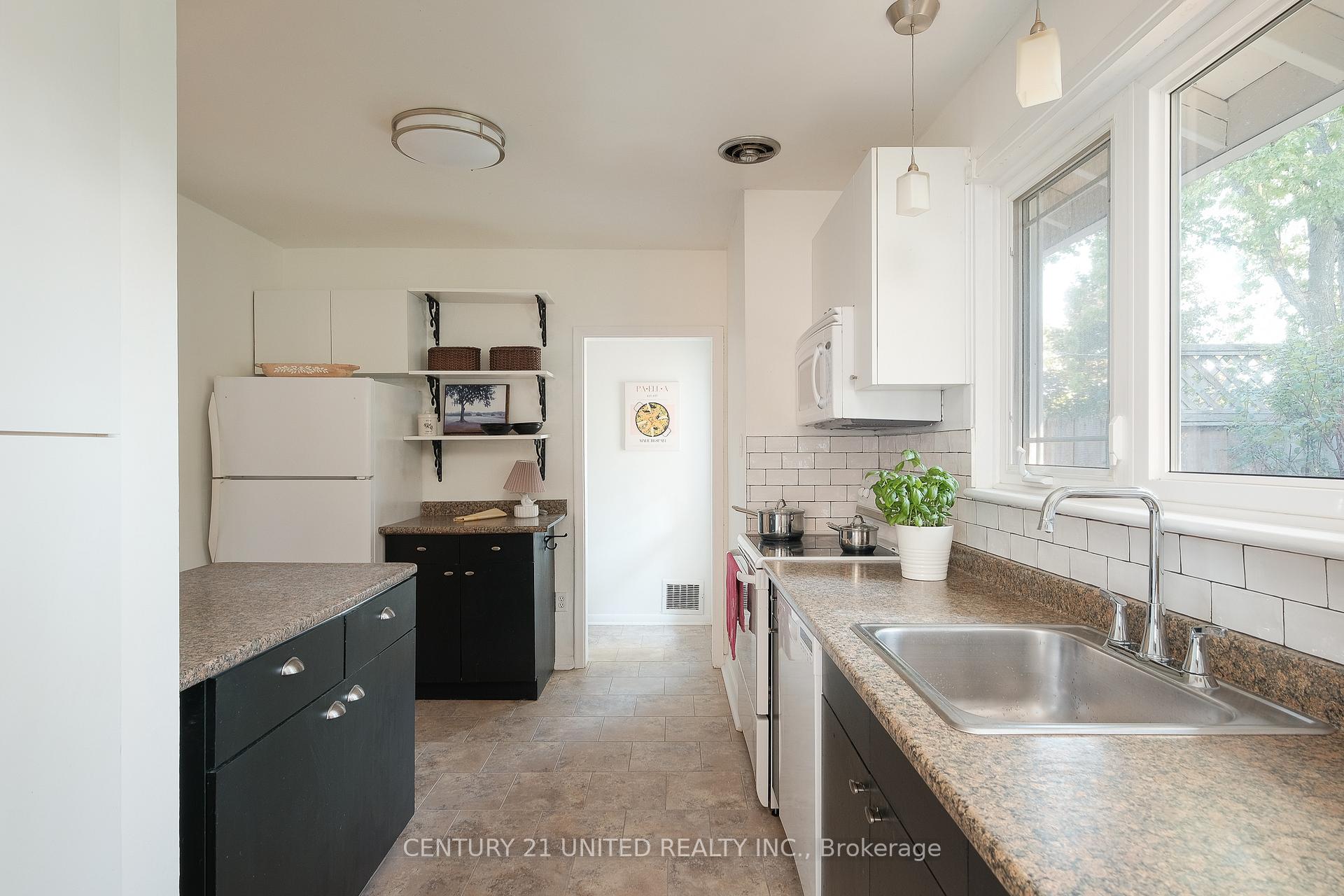 Photo 10 of 1518 Westbrook Drive, Peterborough, Monaghan Ward 2 — HOMEH