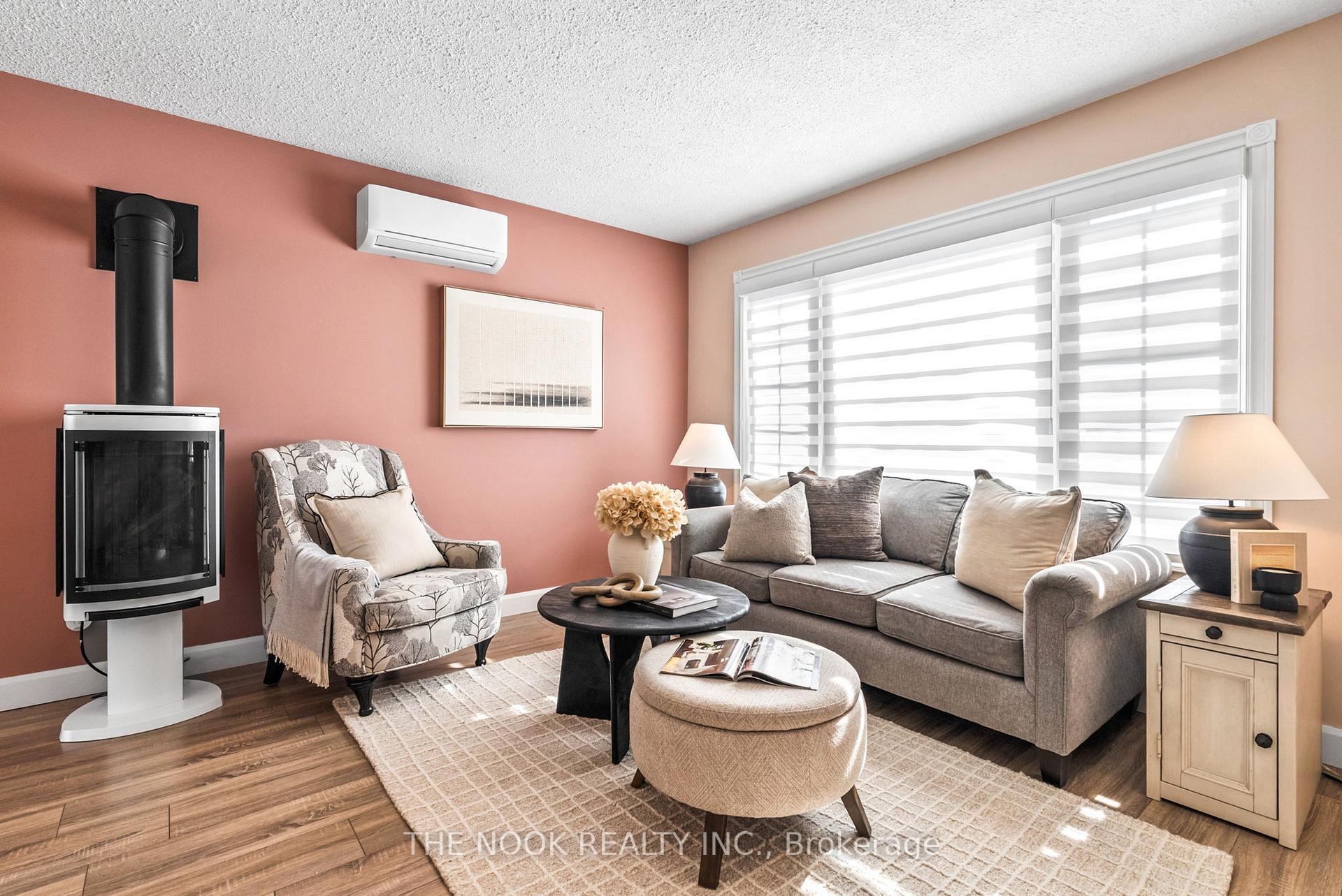 Photo 4 of 541 Laval Street, Oshawa, Vanier — HOMEH