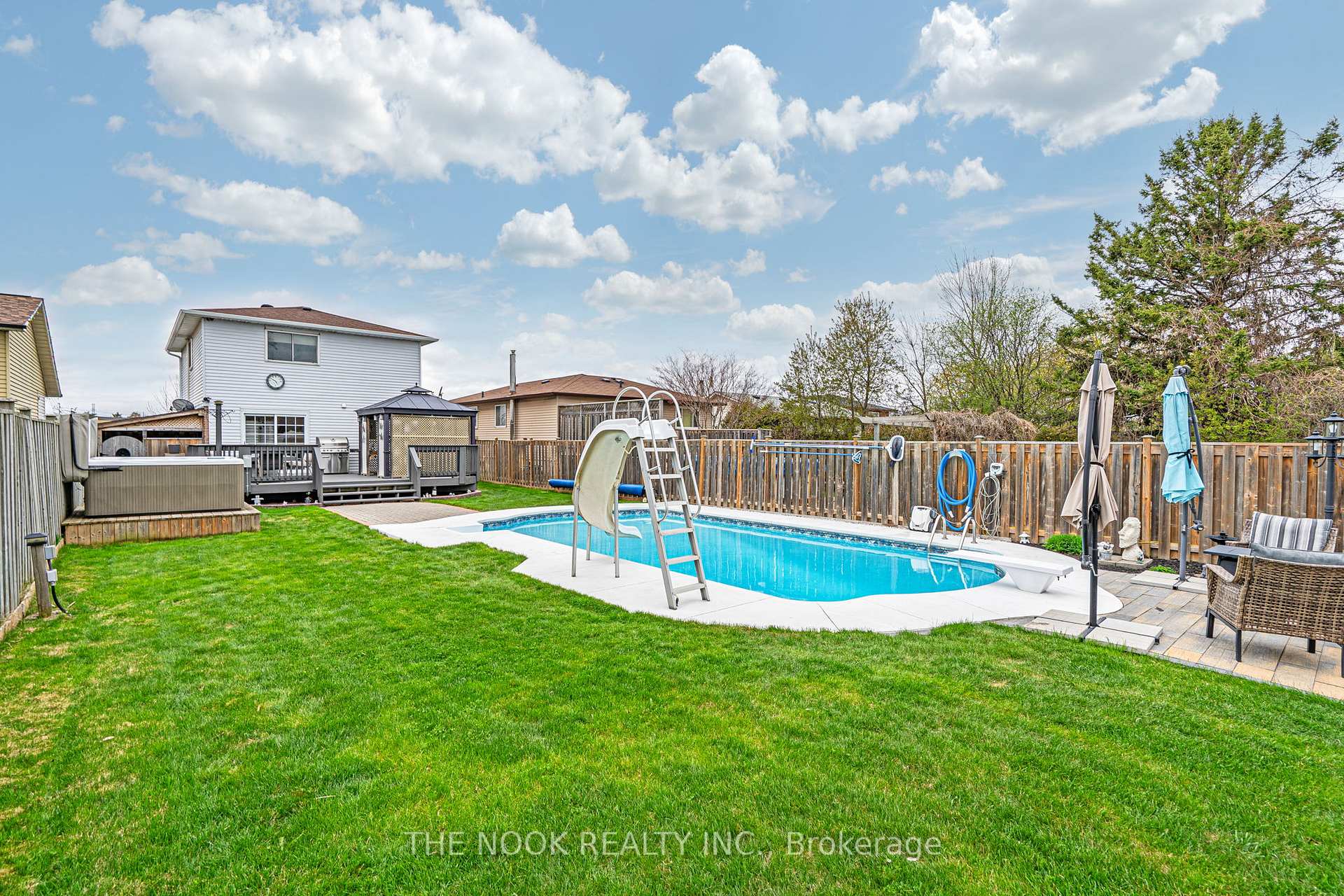 Photo 39 of 541 Laval Street, Oshawa, Vanier — HOMEH