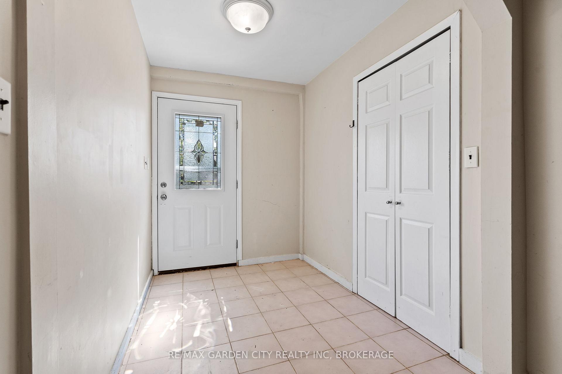 Photo 2 of 90 First Street, Welland, Lincoln/Crowland — HOMEH