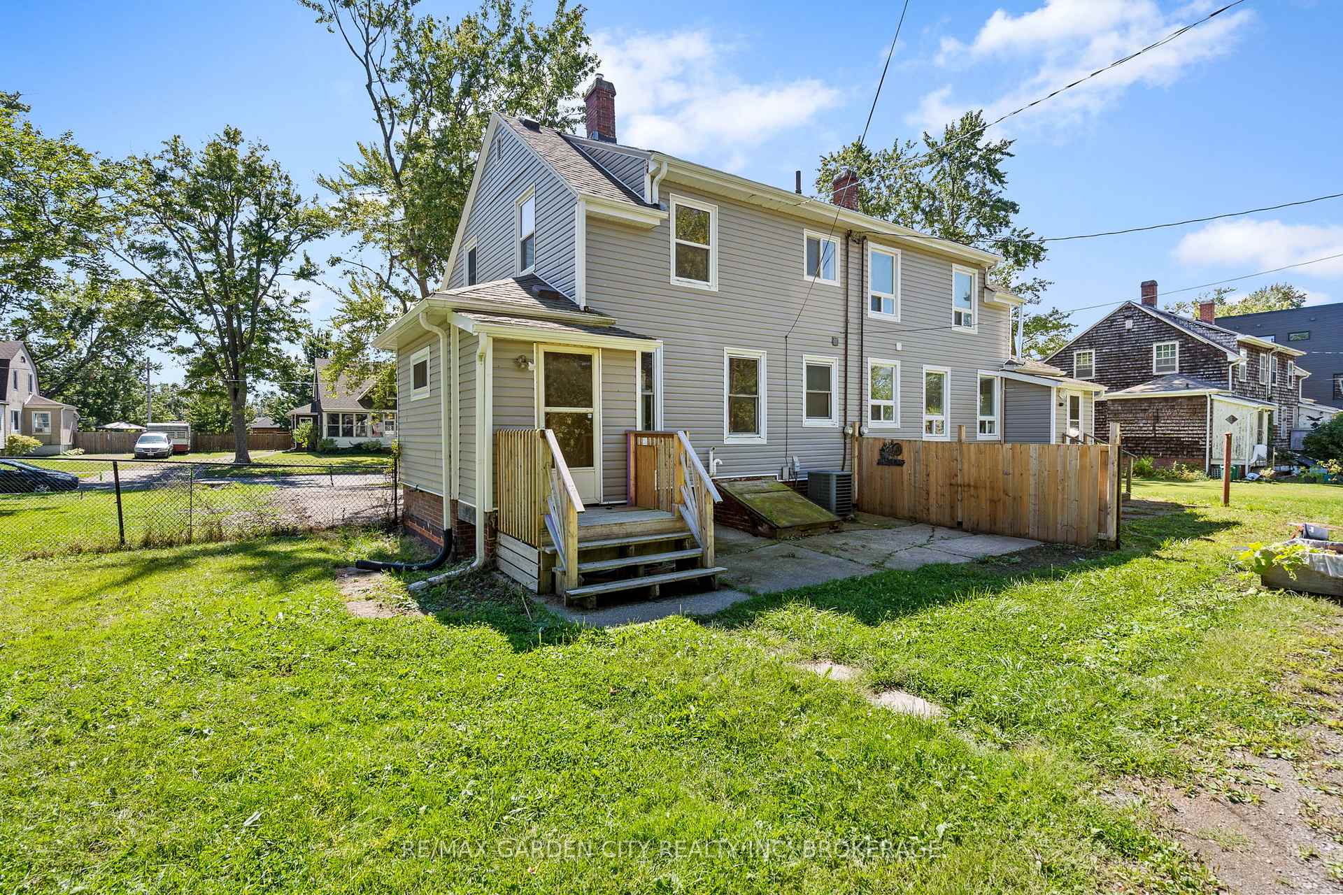 Photo 6 of 90 First Street, Welland, Lincoln/Crowland — HOMEH