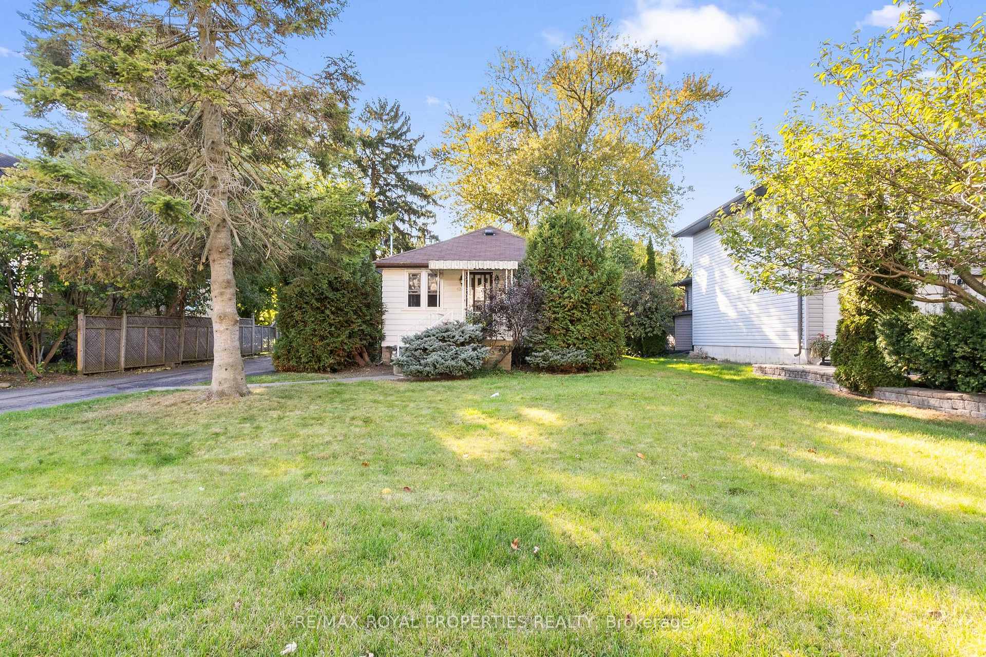 Photo 2 of 624 Marksbury Road, Pickering, West Shore — HOMEH