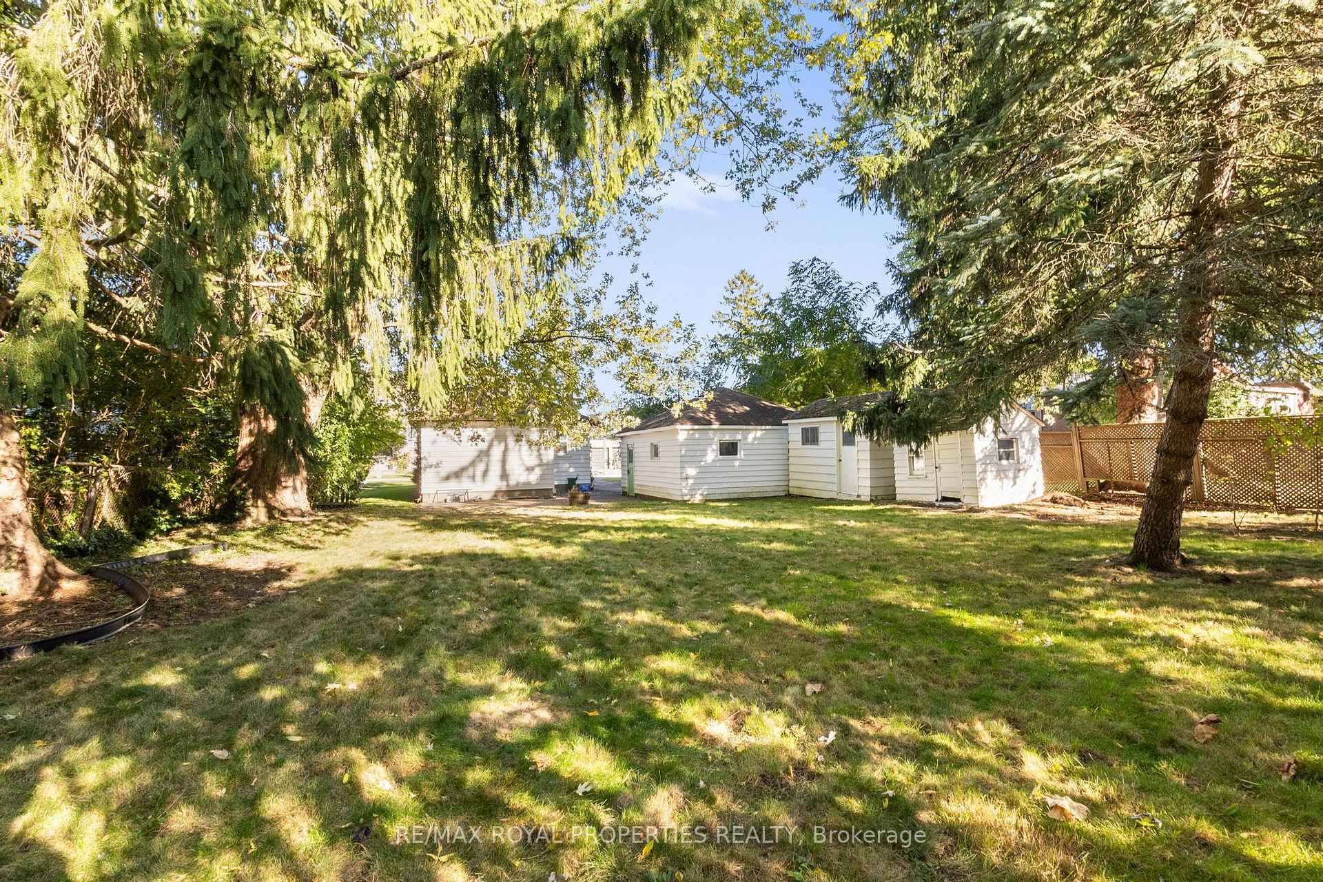 Photo 3 of 624 Marksbury Road, Pickering, West Shore — HOMEH
