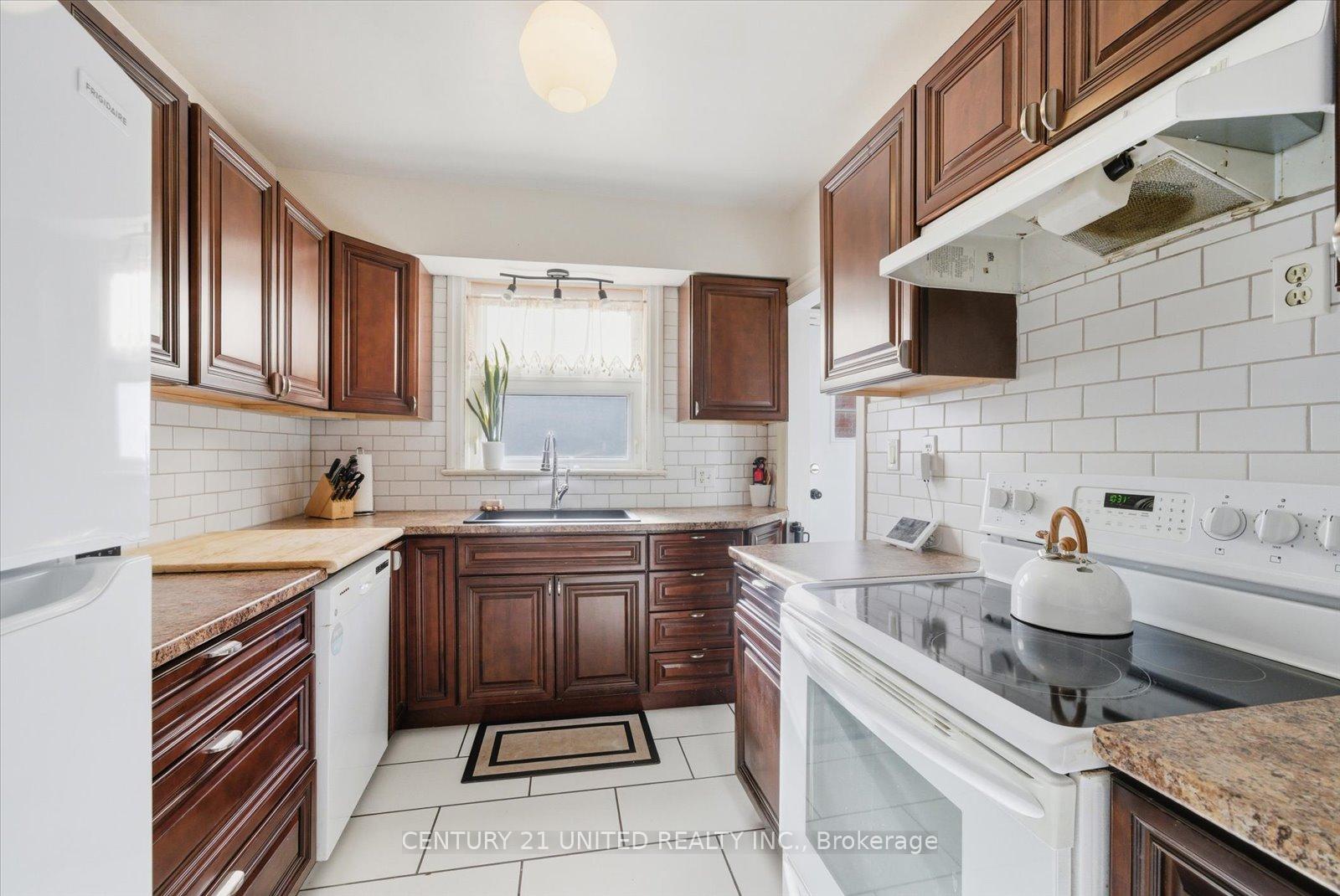 Photo 14 of 776 Bethune Street, Peterborough, Northcrest Ward 5 — HOMEH