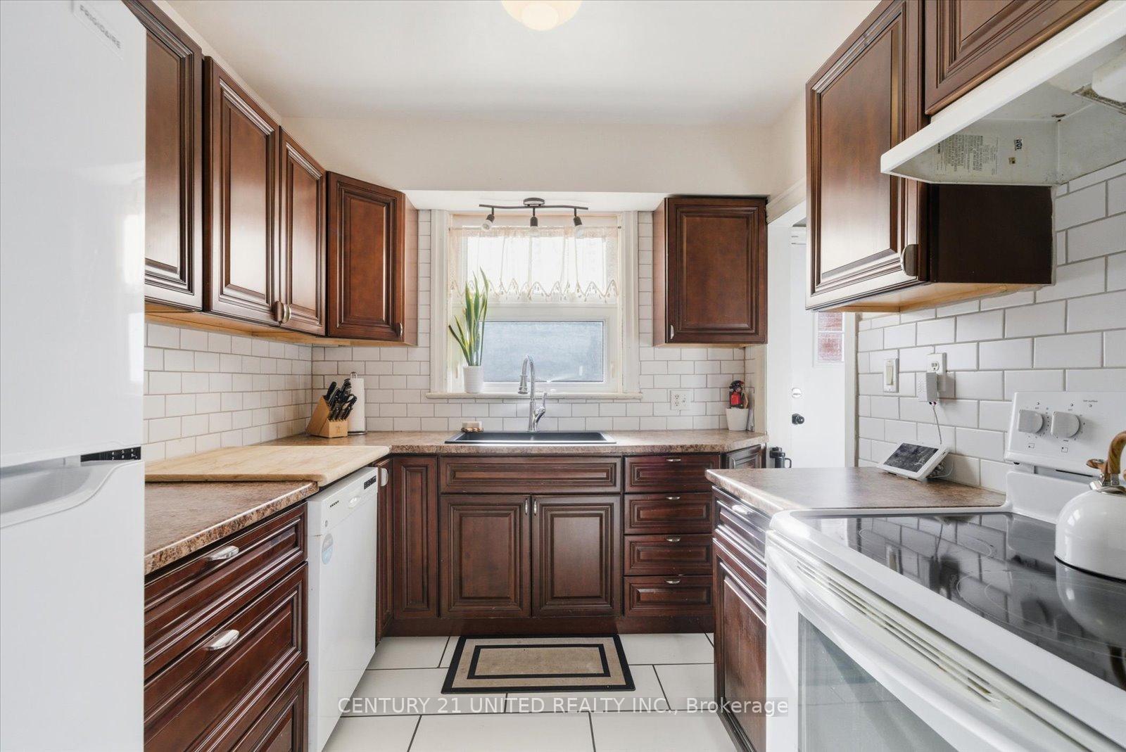 Photo 15 of 776 Bethune Street, Peterborough, Northcrest Ward 5 — HOMEH