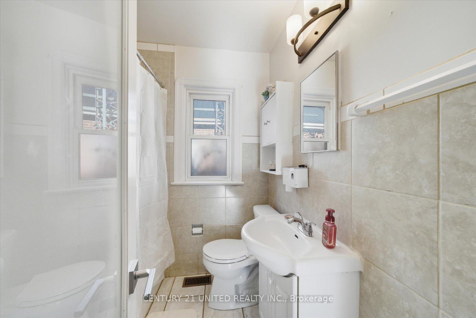 Photo 21 of 776 Bethune Street, Peterborough, Northcrest Ward 5 — HOMEH