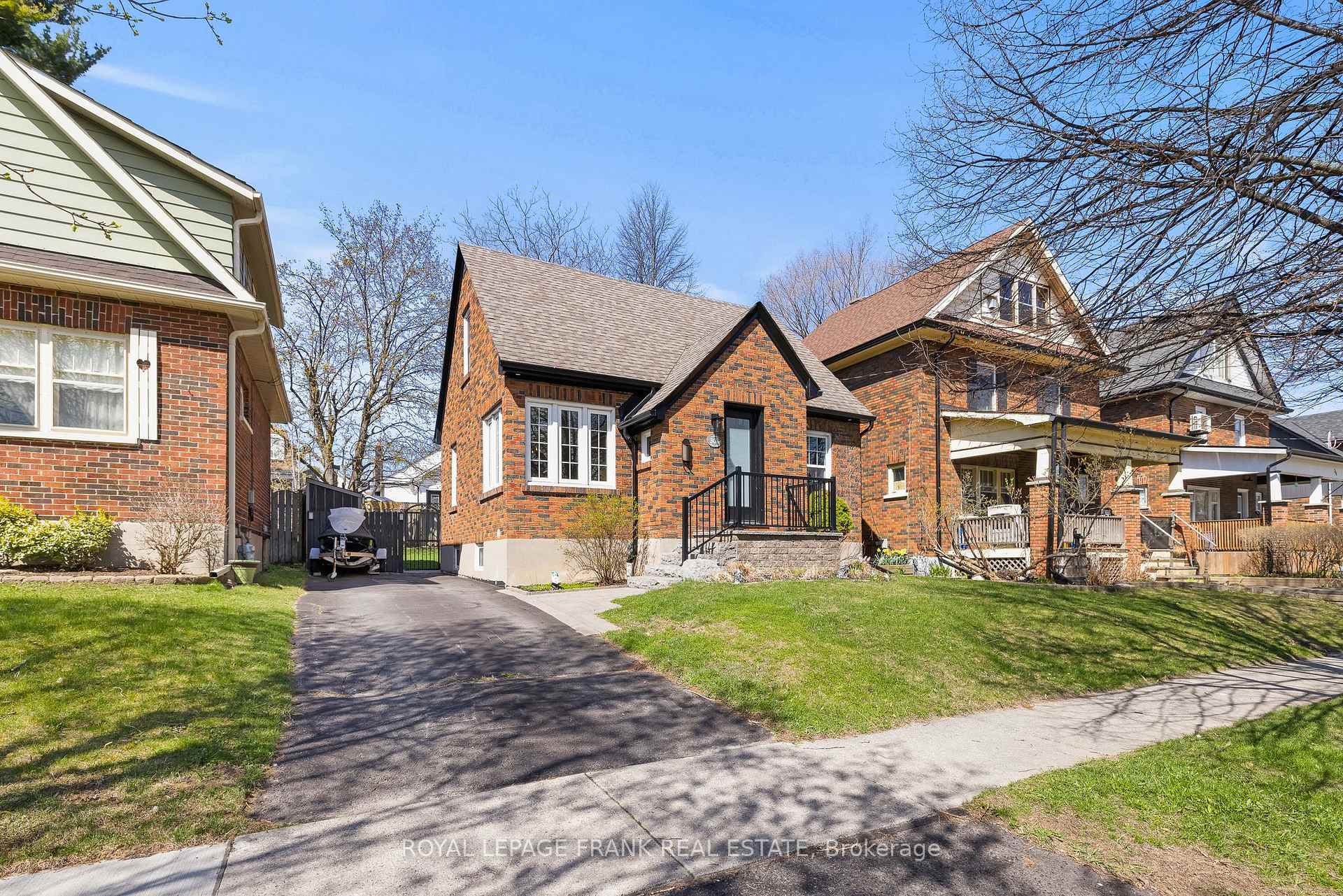 Photo 2 of 308 Leslie Street, Oshawa, O'Neill — HOMEH