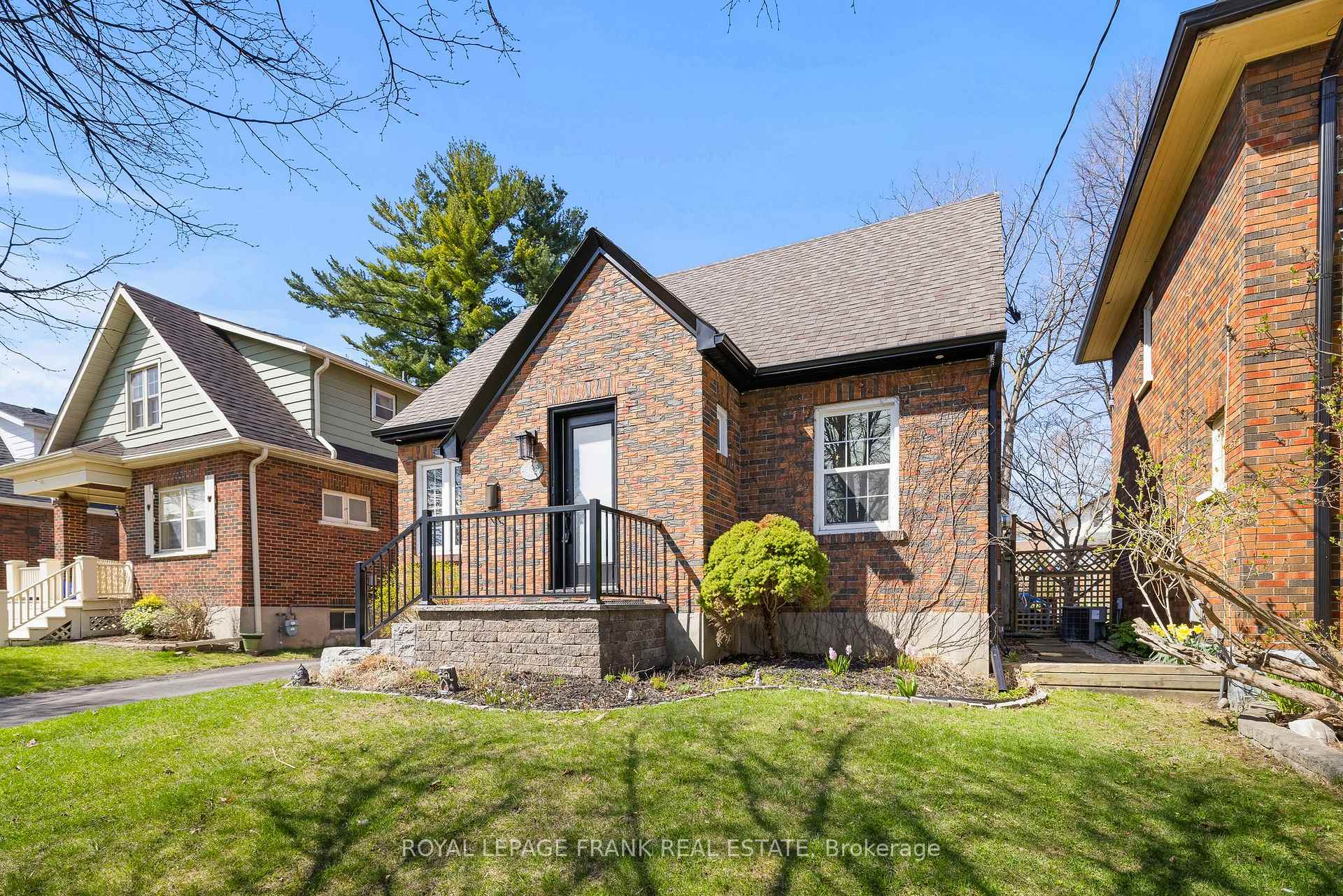 Photo 3 of 308 Leslie Street, Oshawa, O'Neill — HOMEH
