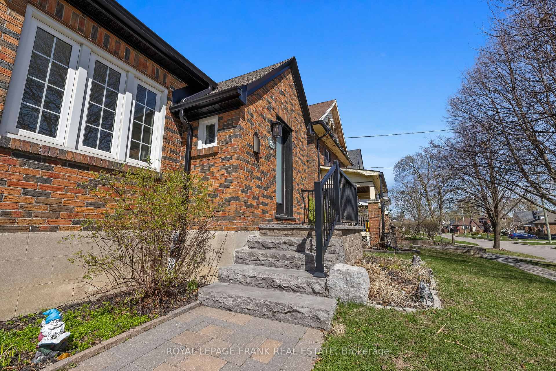 Photo 4 of 308 Leslie Street, Oshawa, O'Neill — HOMEH
