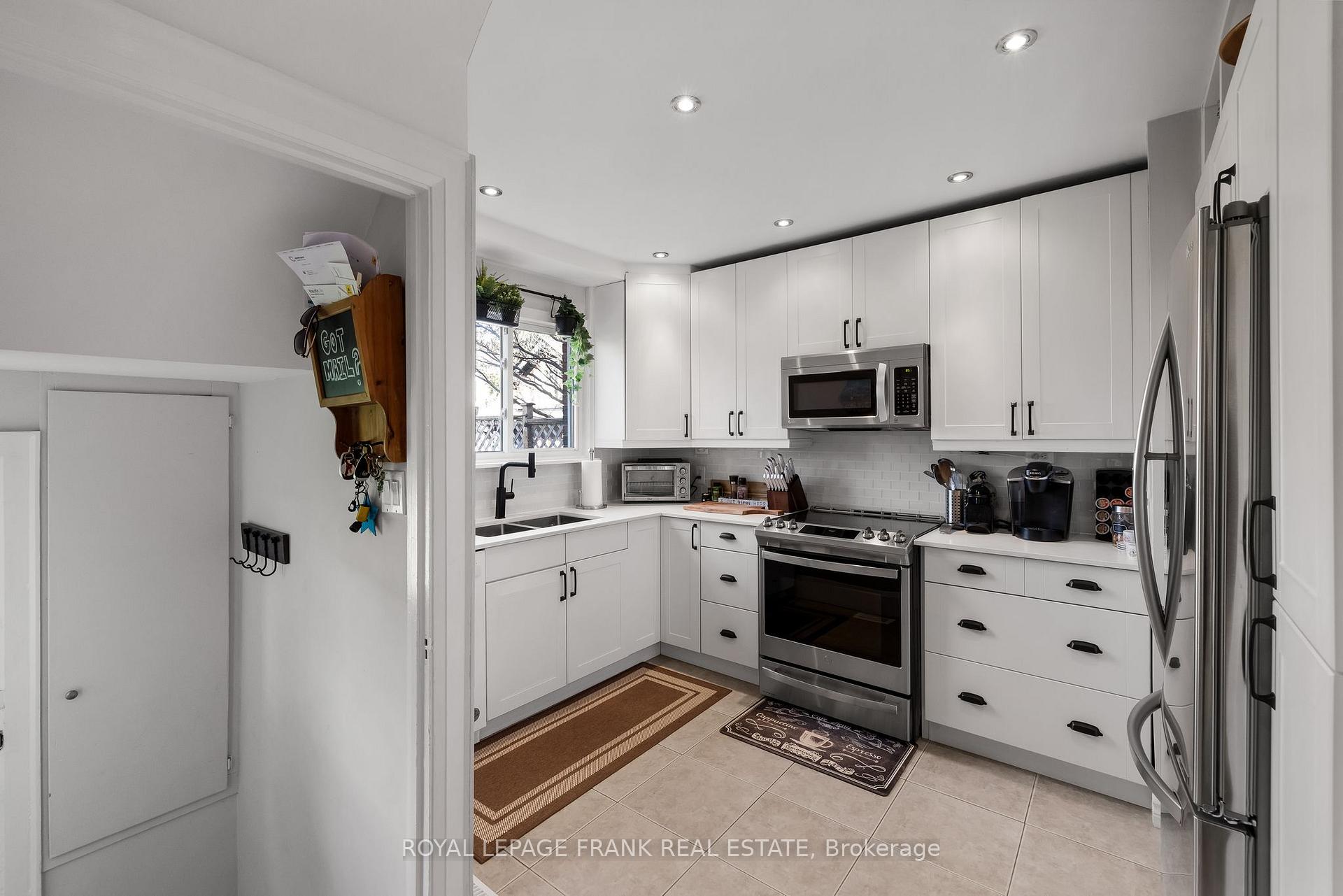 Photo 16 of 308 Leslie Street, Oshawa, O'Neill — HOMEH