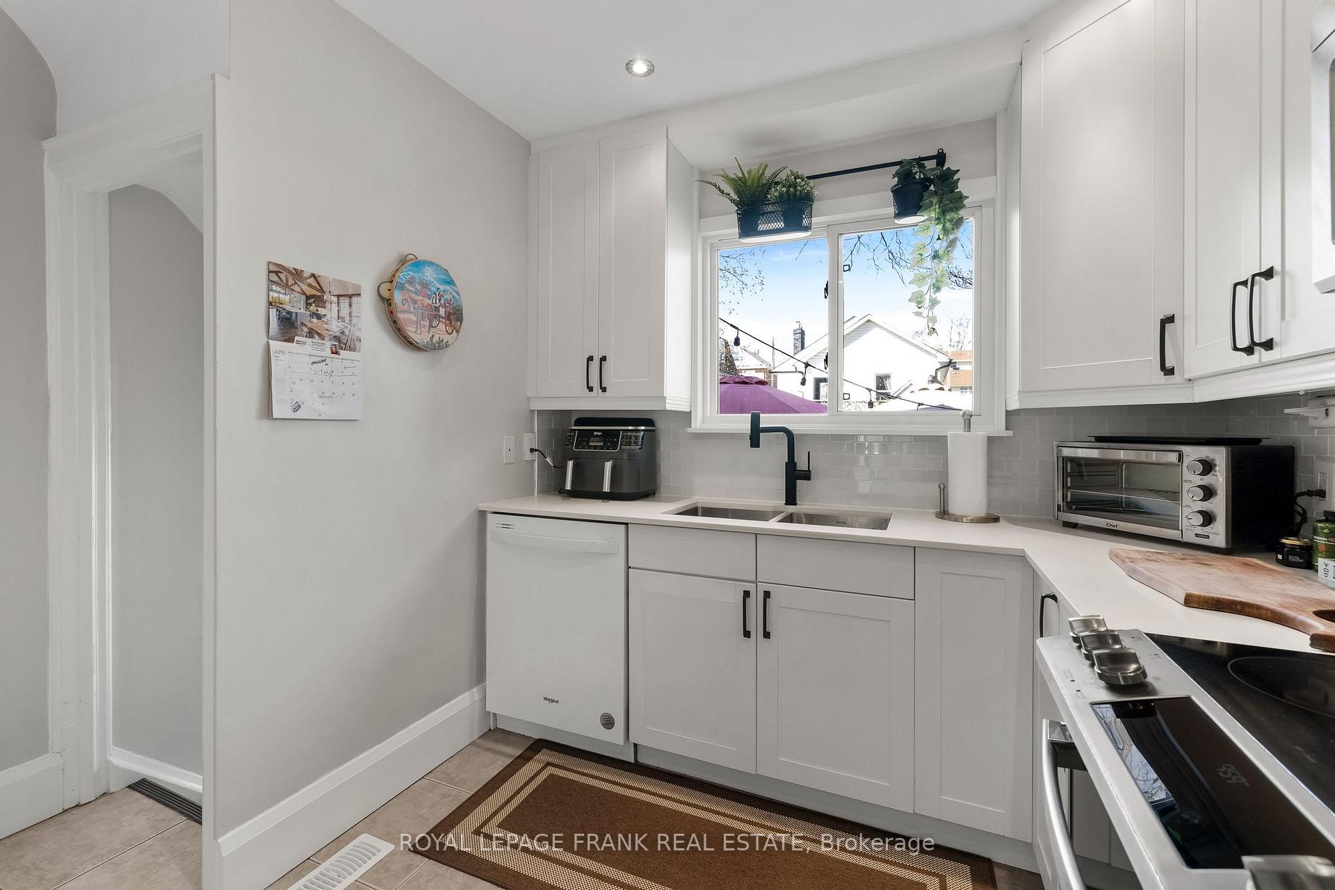 Photo 18 of 308 Leslie Street, Oshawa, O'Neill — HOMEH